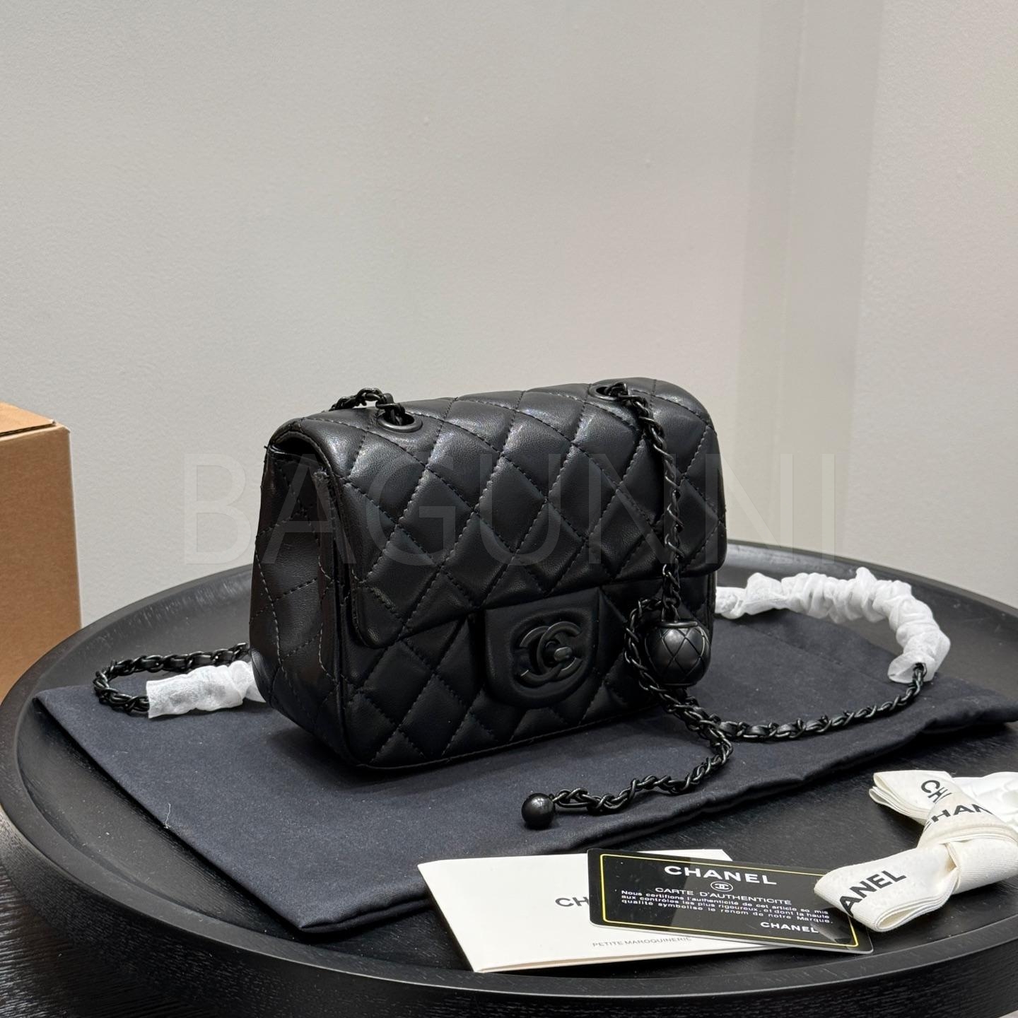 샤넬 금볼 스퀘어 플랩 백