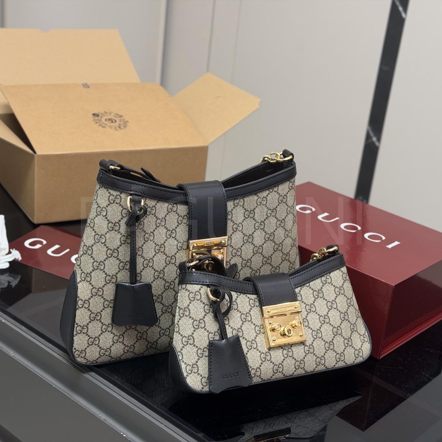 구찌 패드락 체인 숄더백