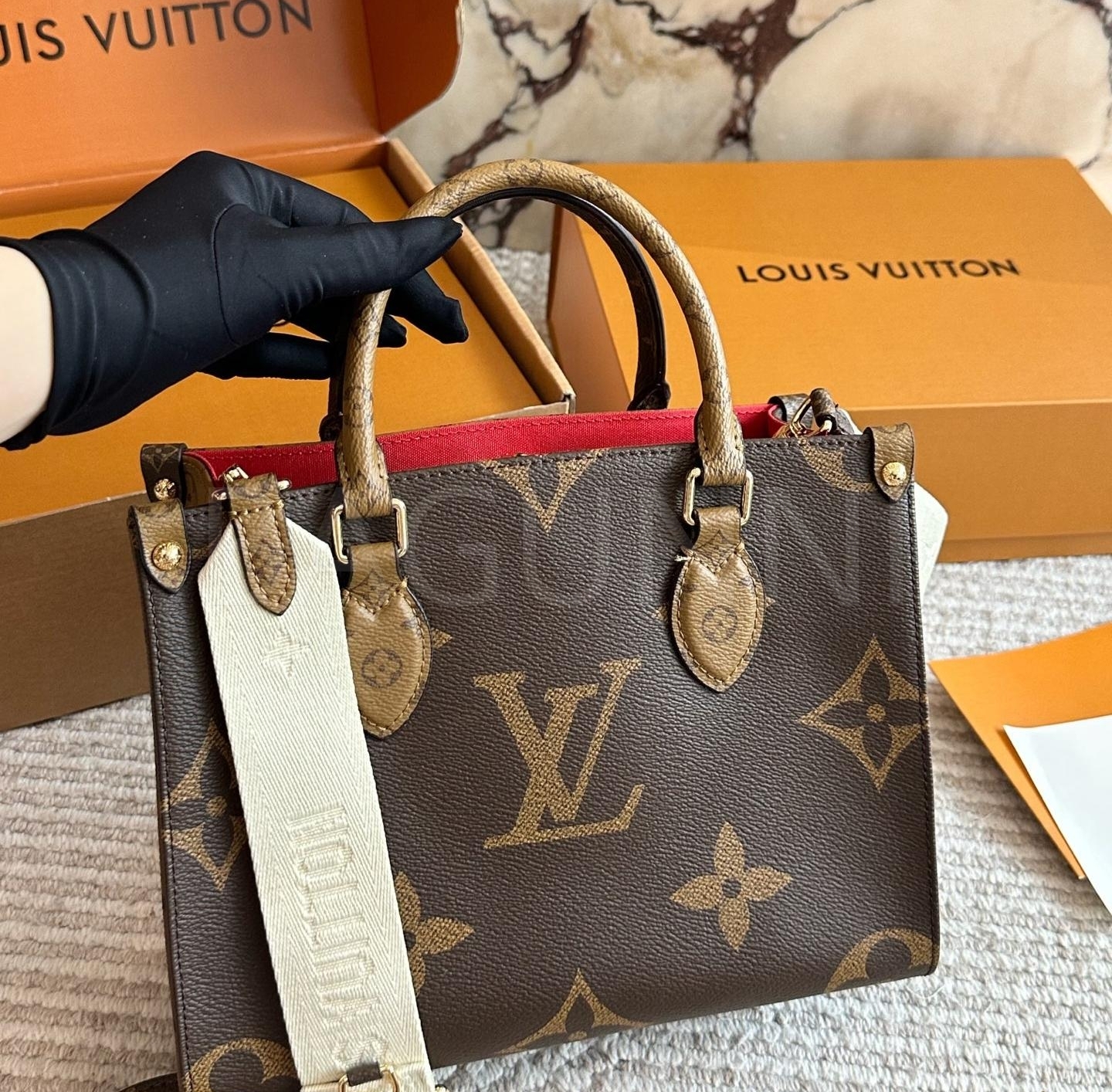 루이비통 사이드 트렁크 크로스백