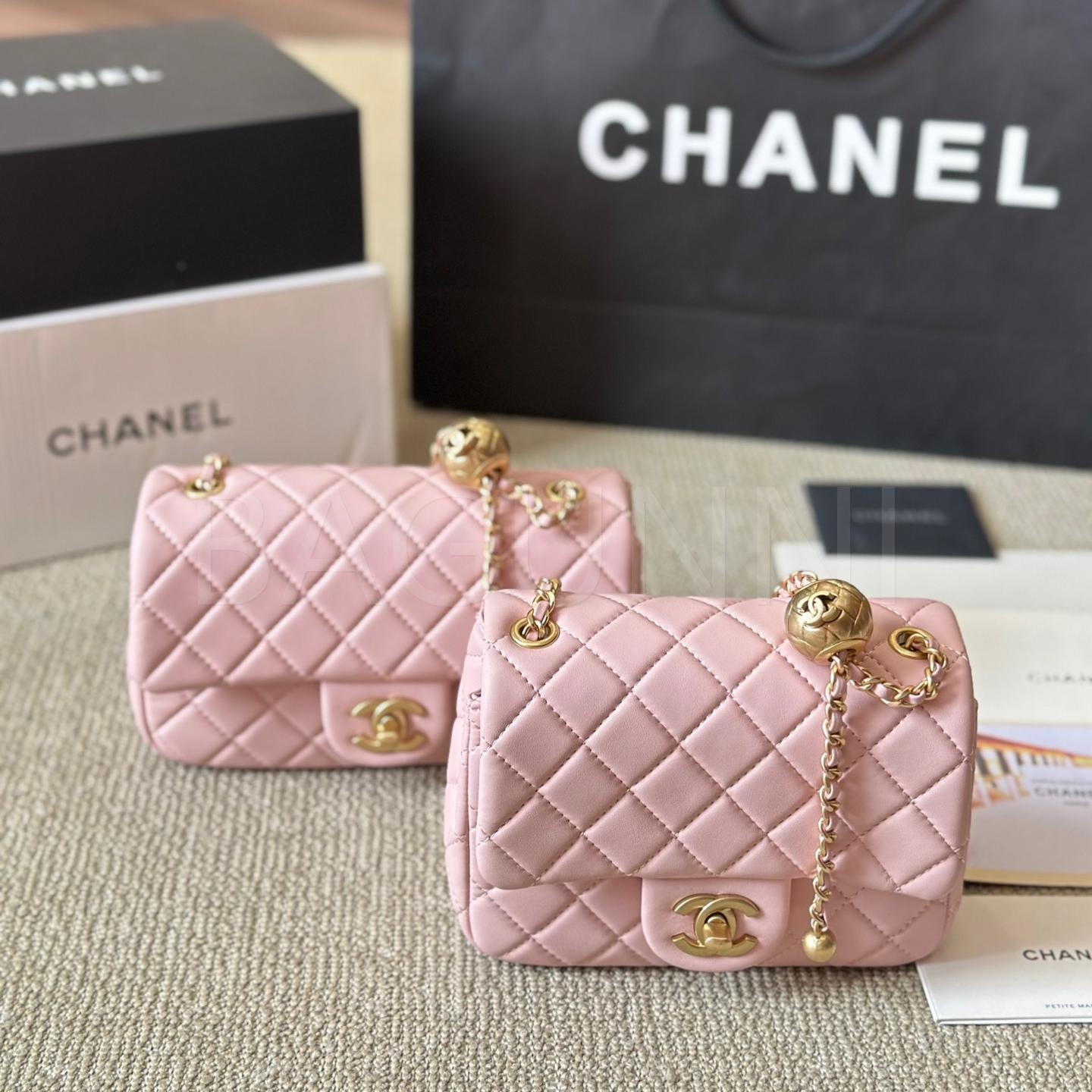 샤넬 금볼 스퀘어 플랩 백