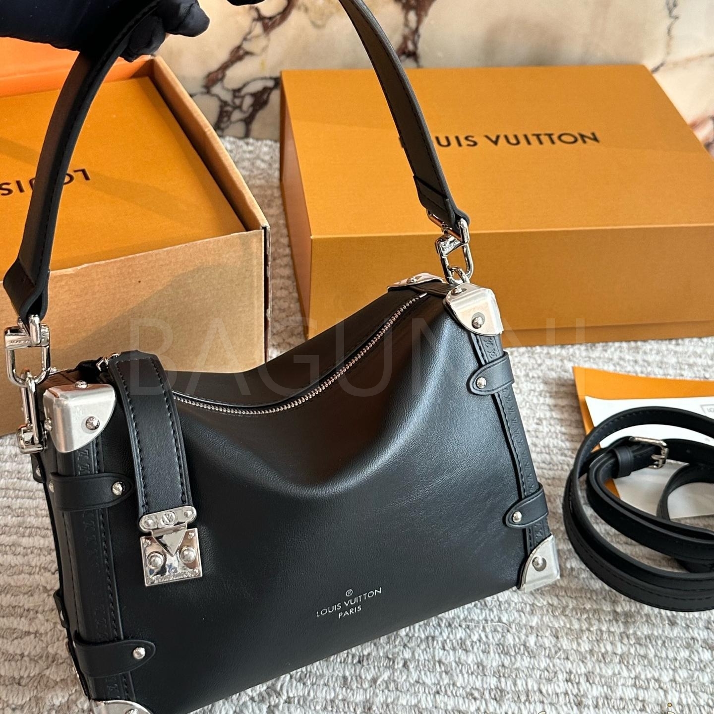 루이비통 사이드 트렁크 크로스백