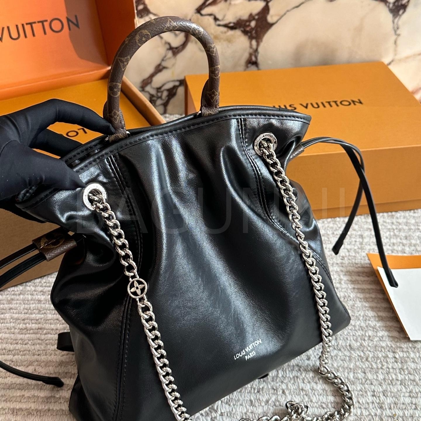 루이비통 오프 듀티 호보 백