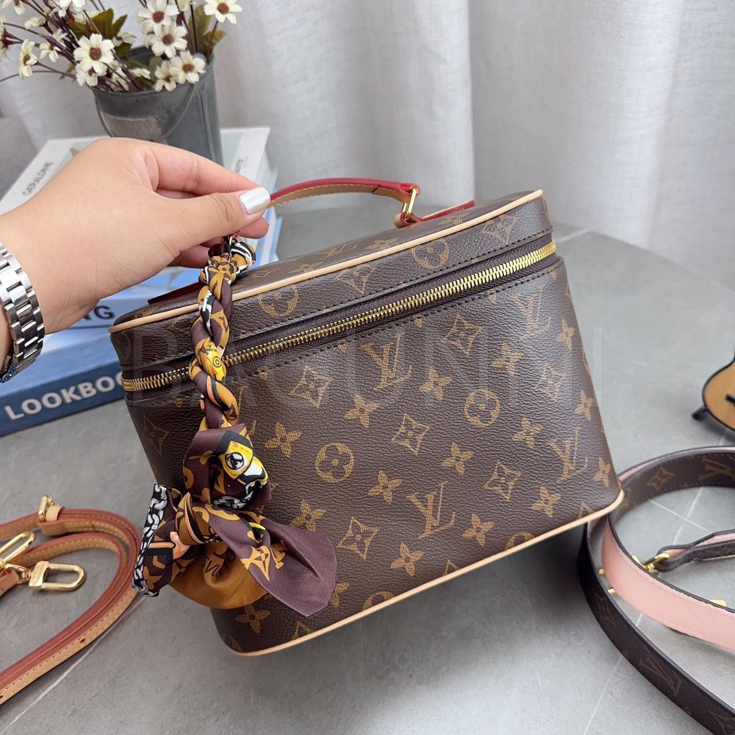 루이비통 베니티 백