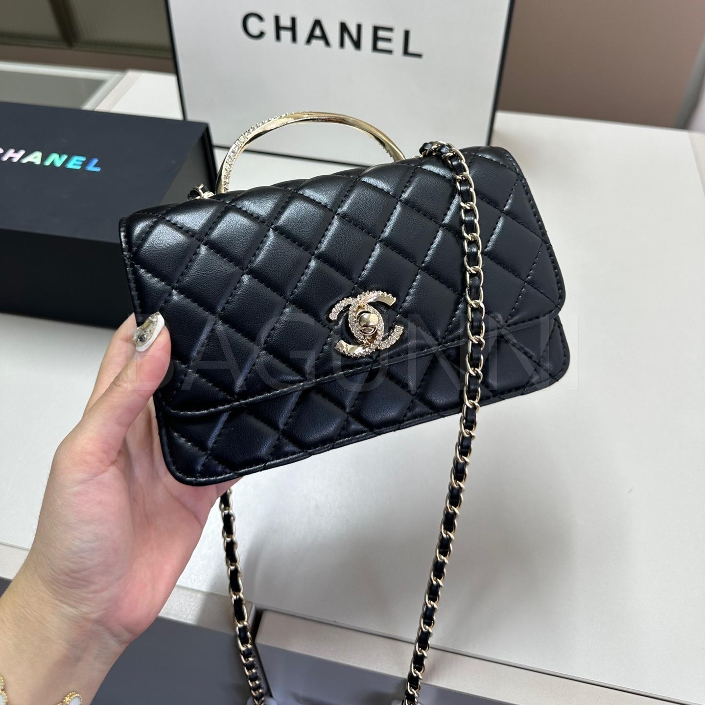 샤넬 24K 크리스탈 WOC 체인 월렛