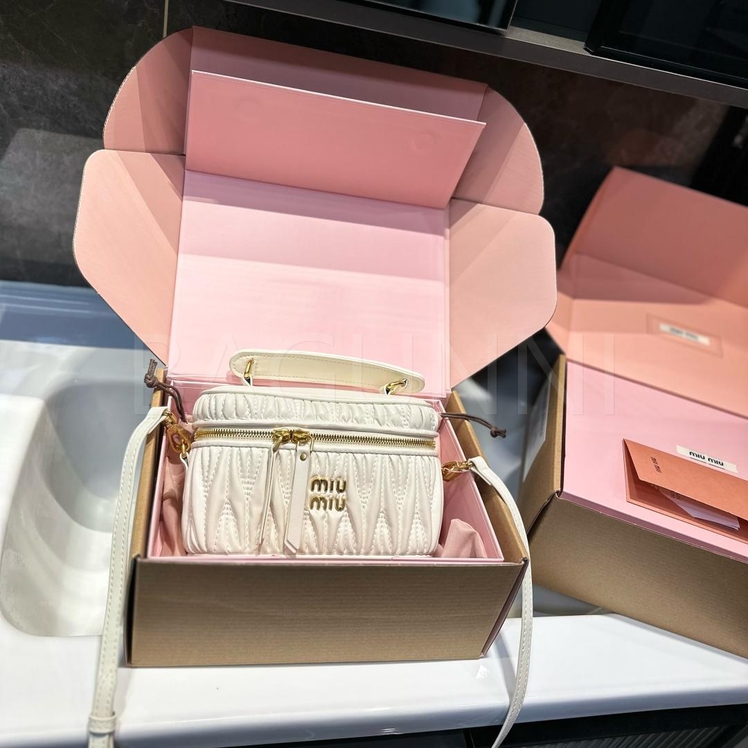 미우미우 바니티백