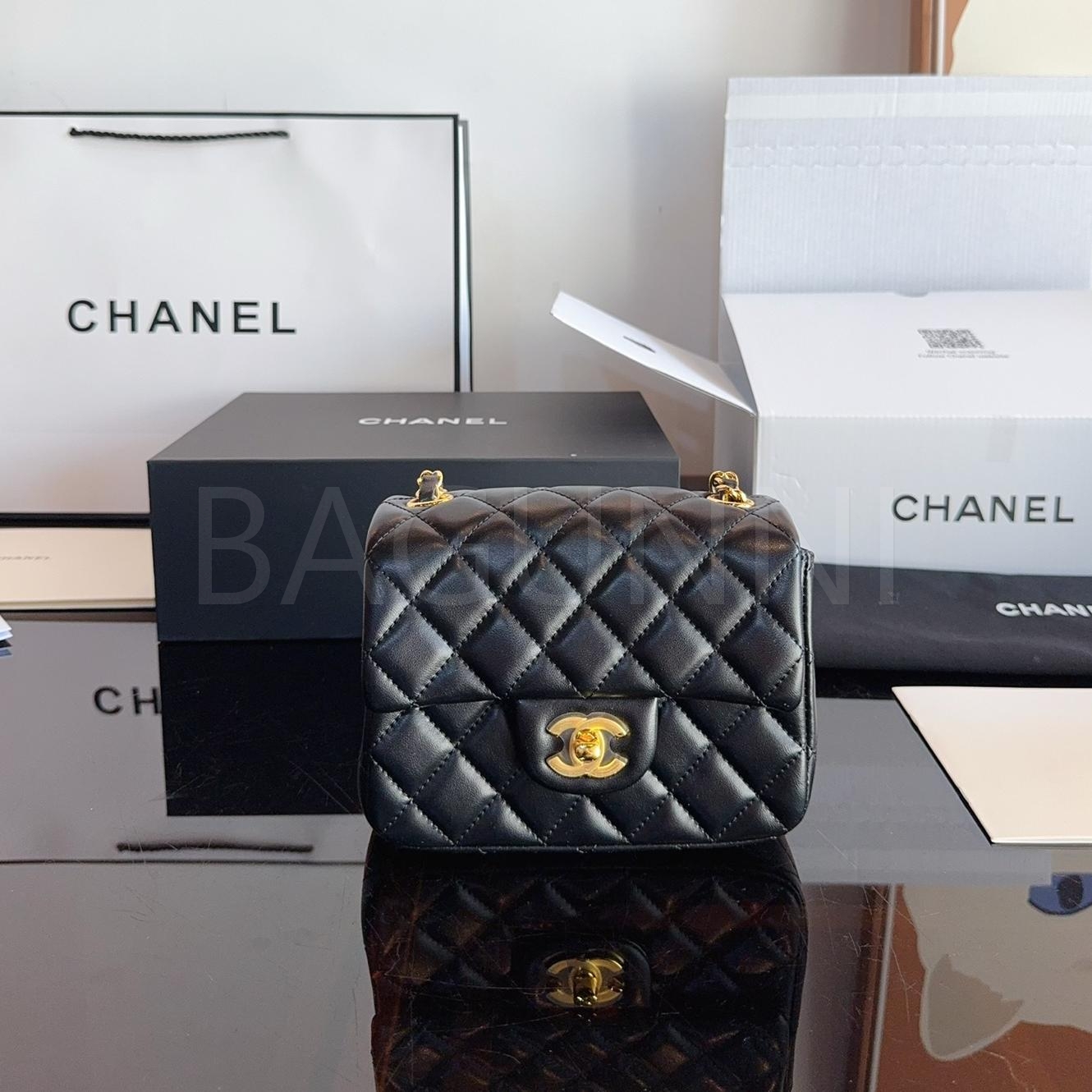 샤넬 금볼 스퀘어 플랩 백