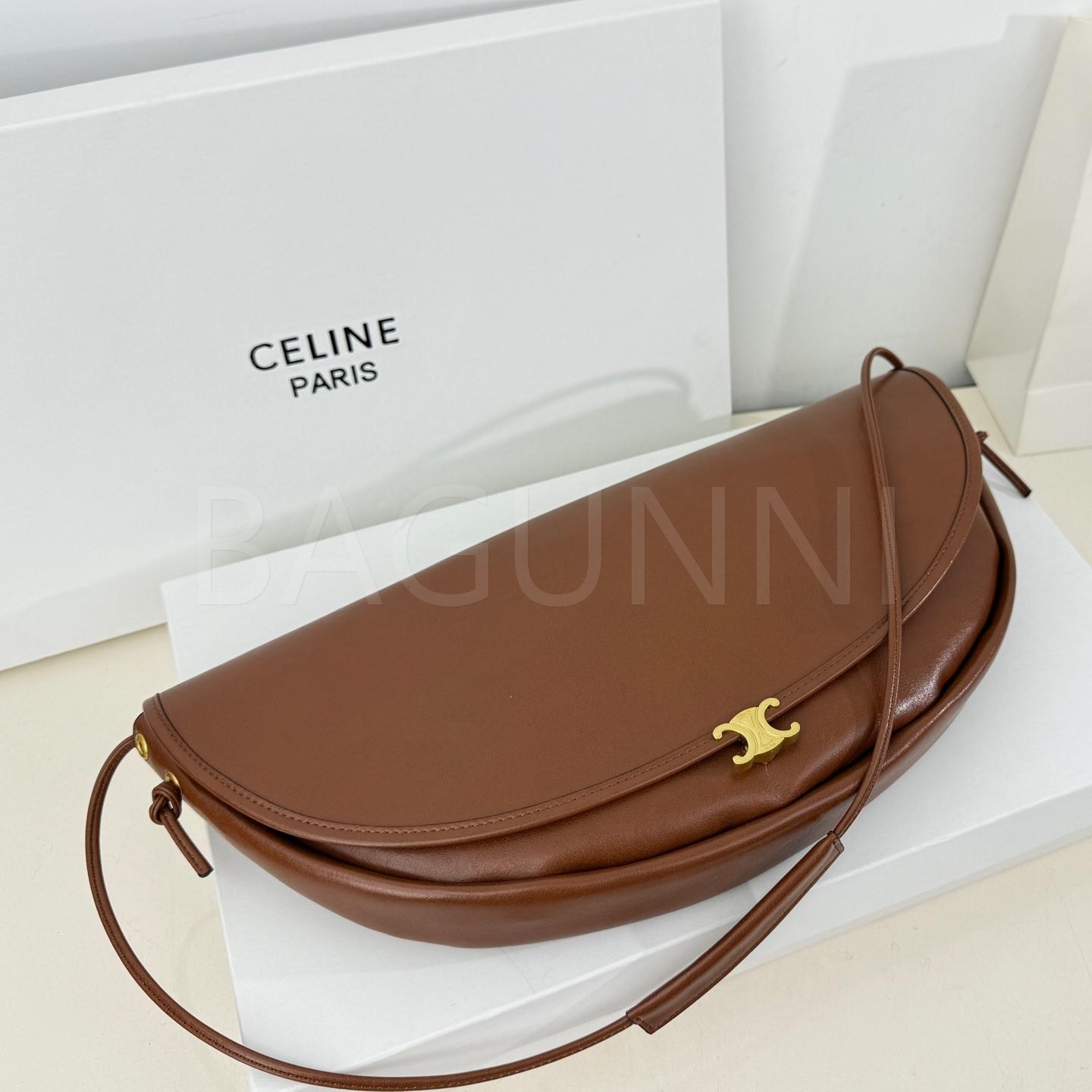 셀린느 소프트 트리옹프 반달백