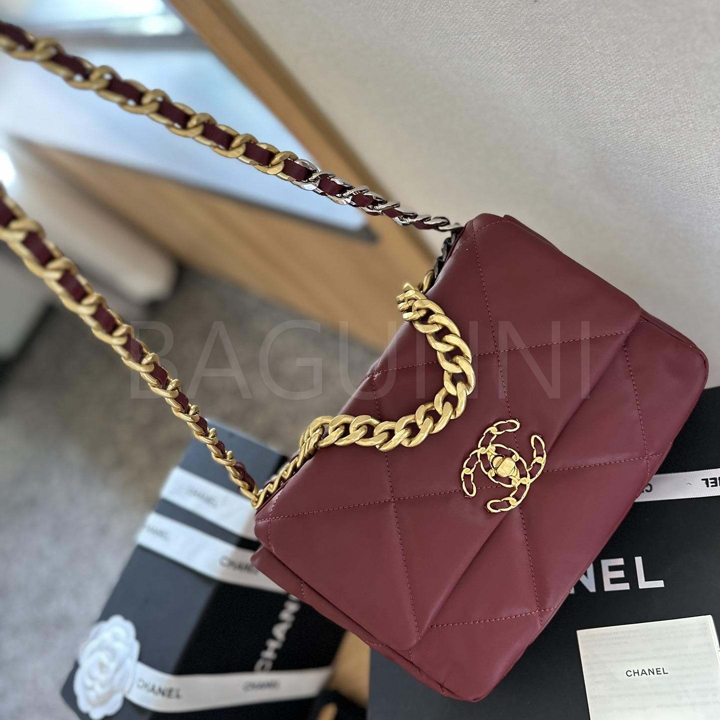 샤넬 19 플랩 백