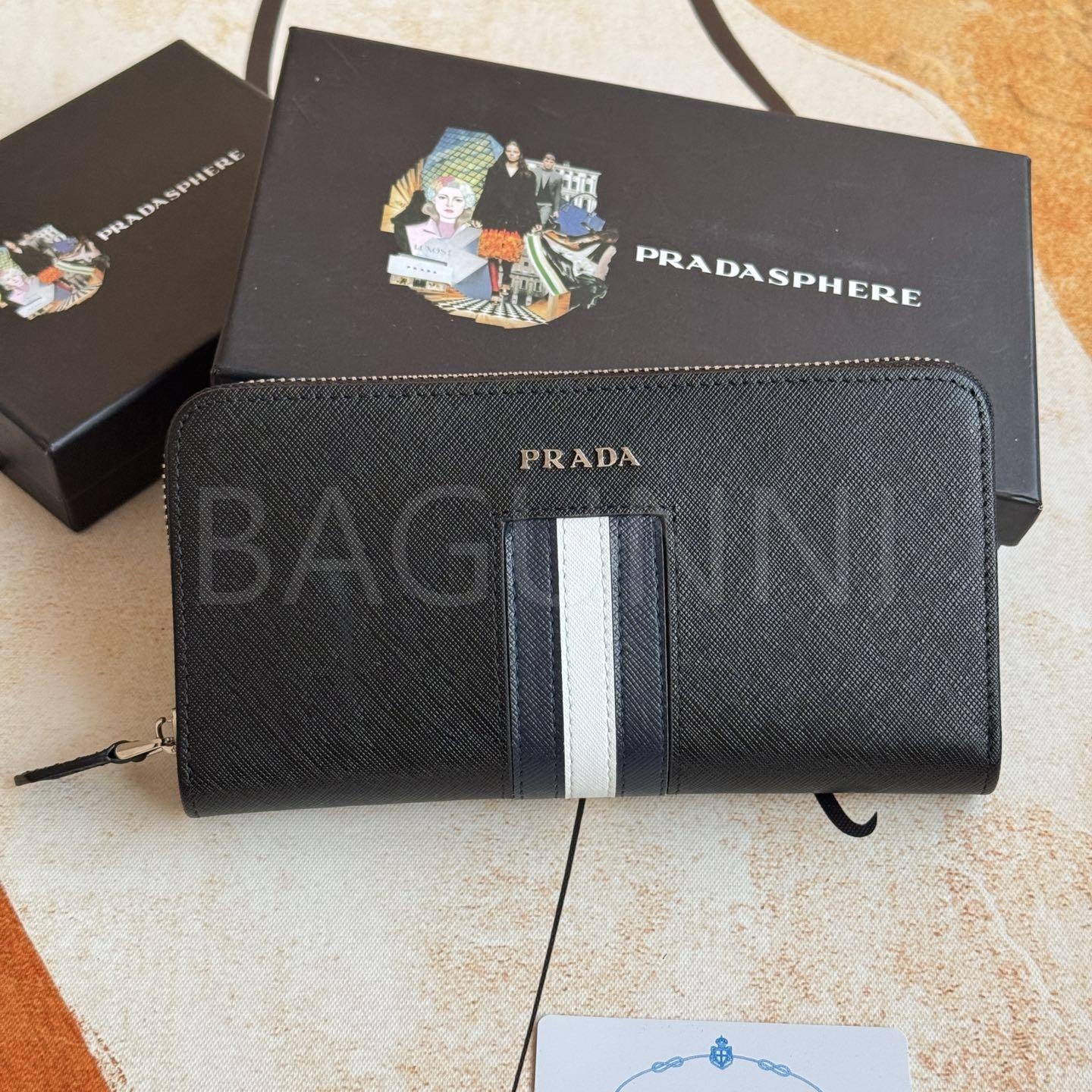 프라다 사피아노 지퍼 장지갑