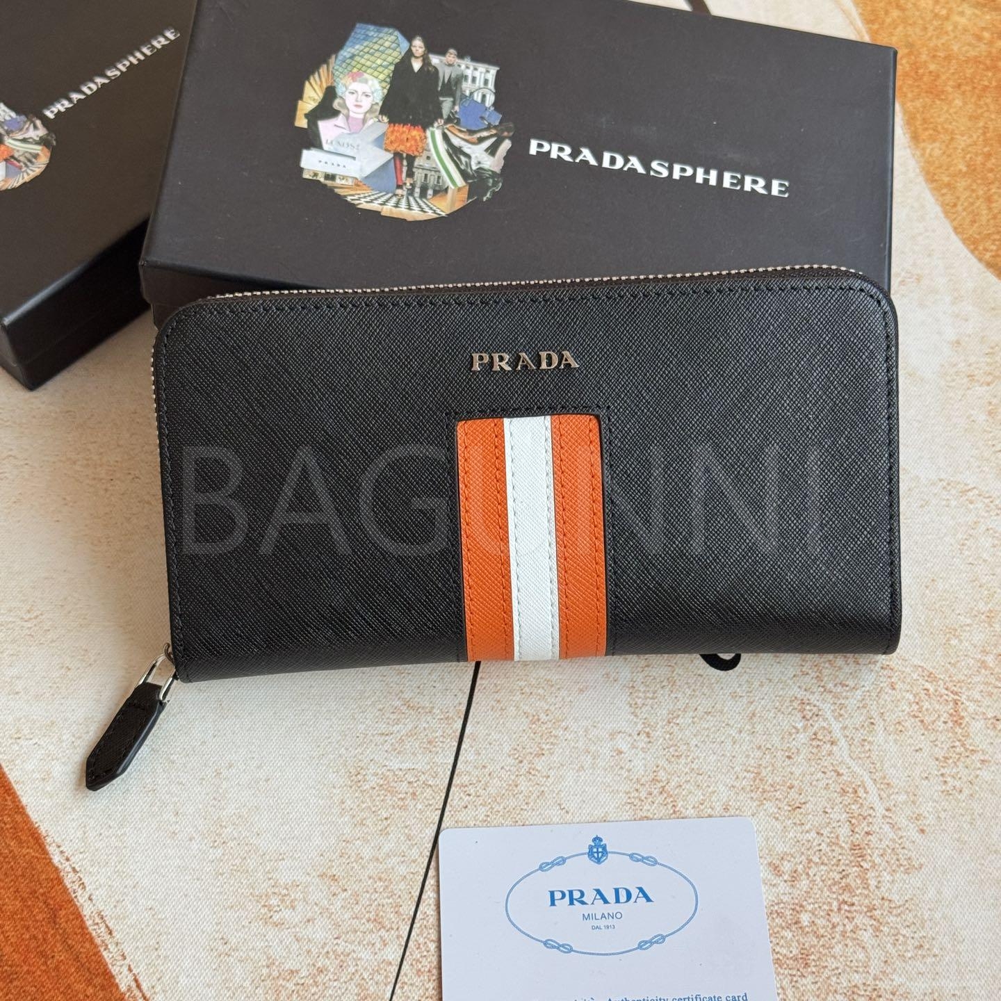 프라다 사피아노 지퍼 장지갑