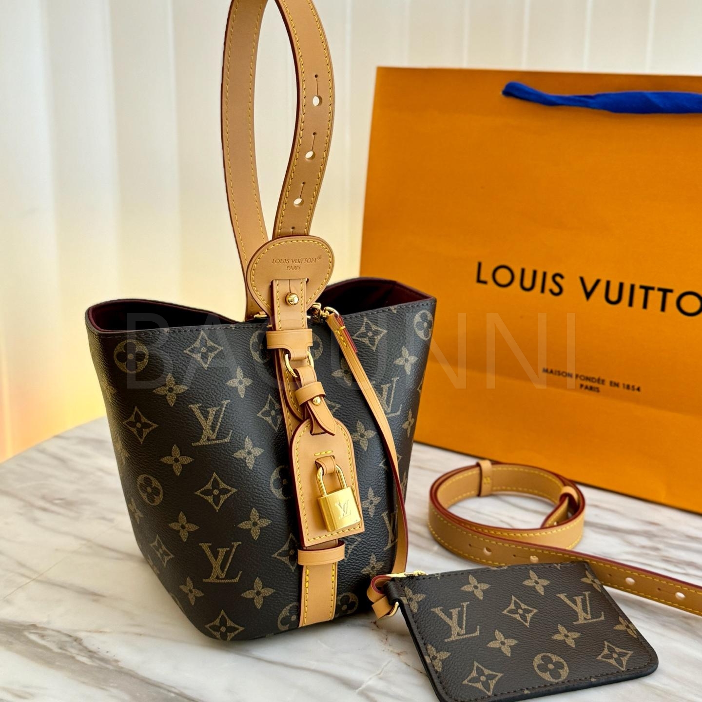 루이비통 올 인 BB 버킷 백