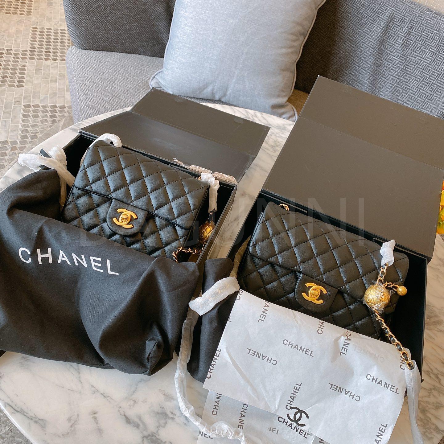 샤넬 금볼 스퀘어 플랩 백