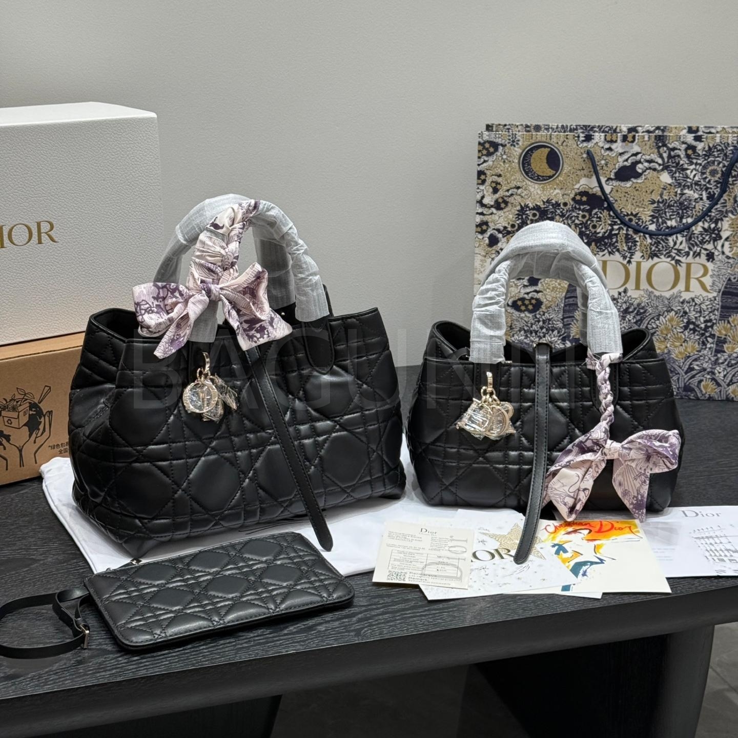 디올 투주르 쇼퍼백