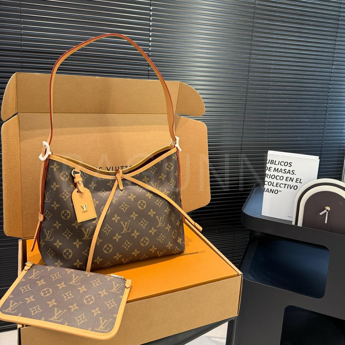 루이비통 캐리올 숄더백