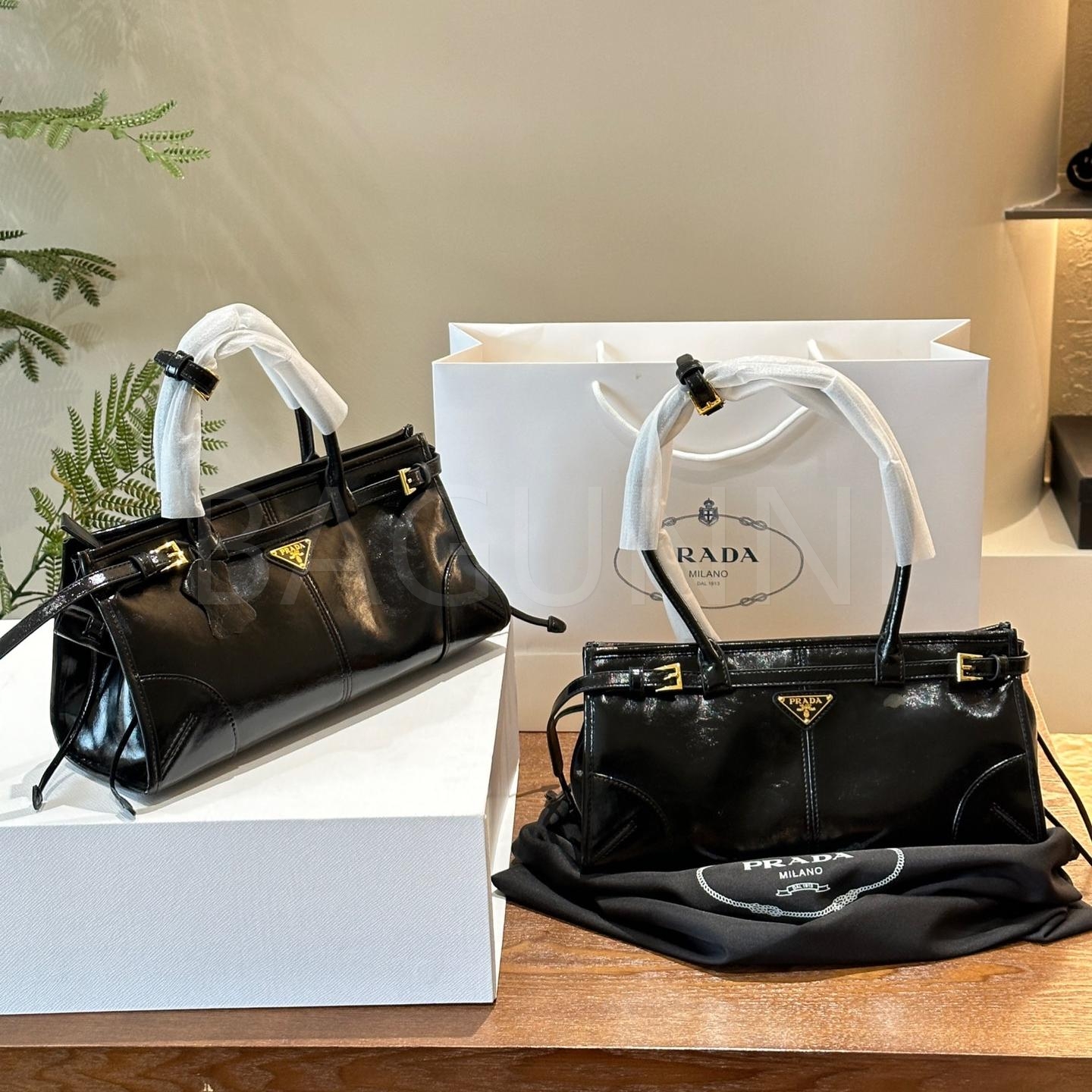 프라다 소프트 럭스 토트백