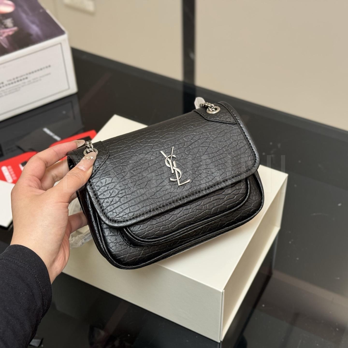 YSL 니키 숄더백