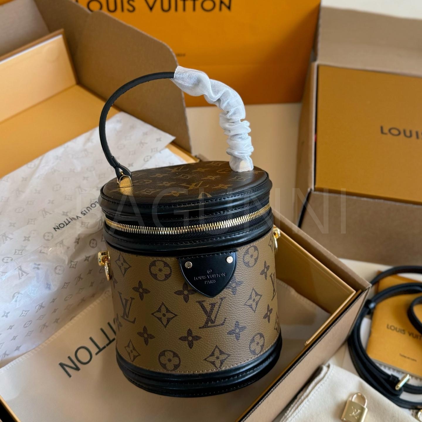 루이비통 원통 버킷 백