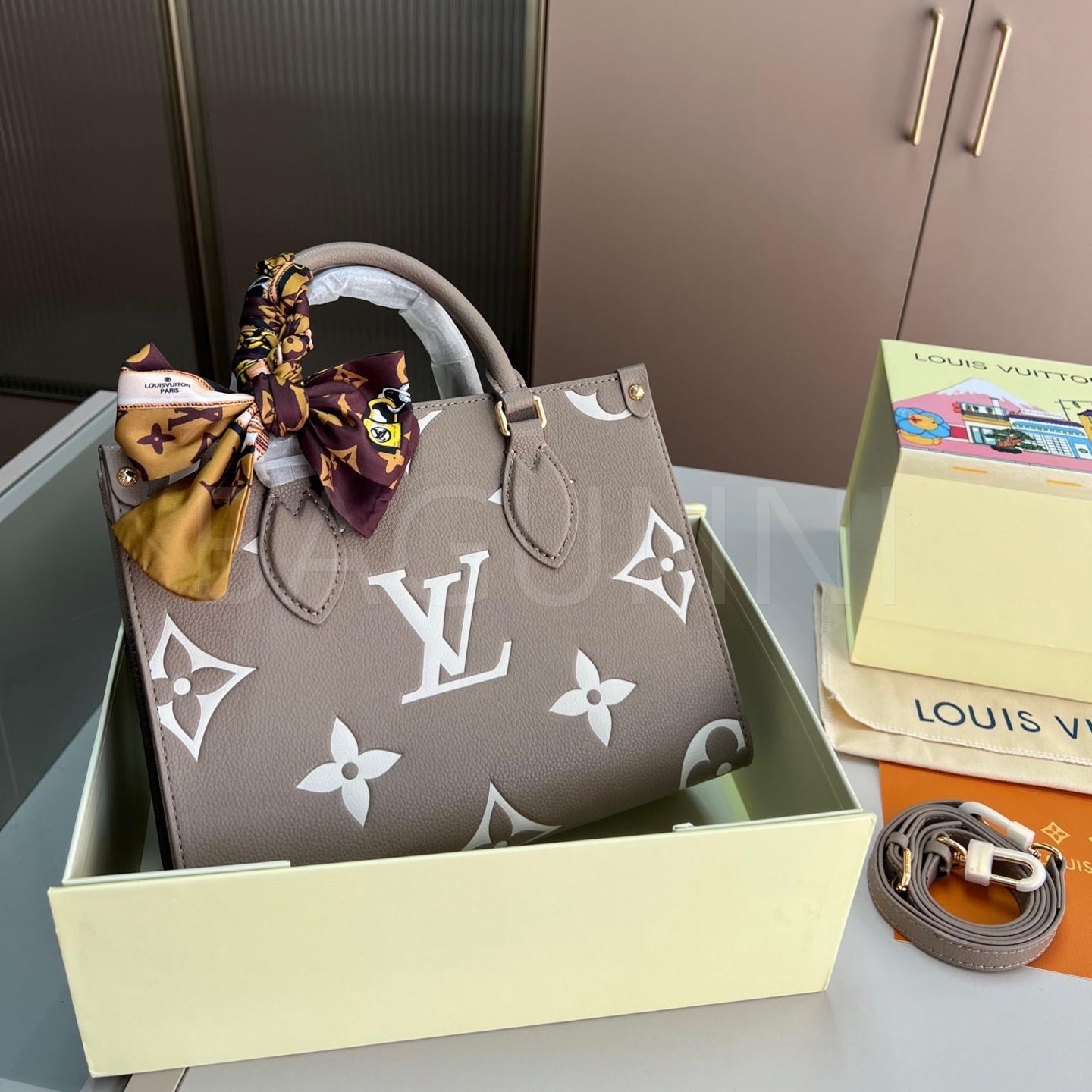 루이비통 온더고 토트백