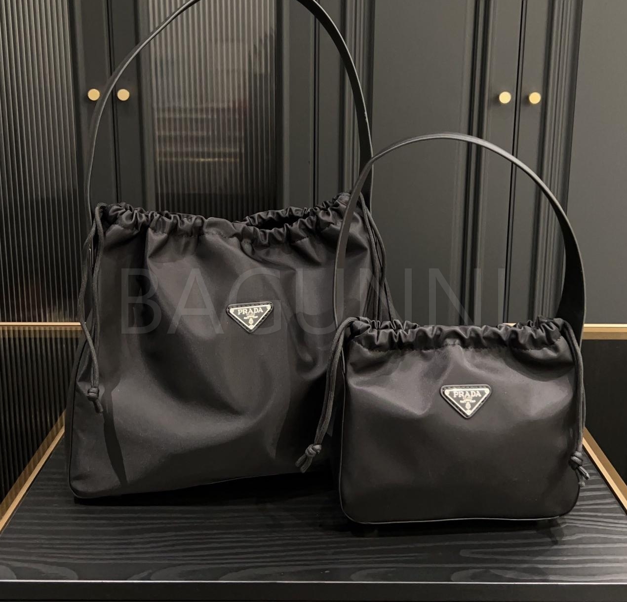 프라다 나일론 드로스트링 호보백