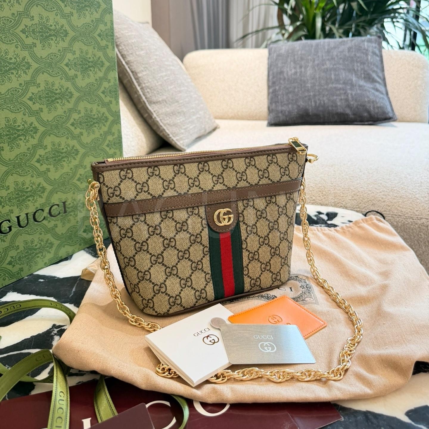 구찌 GG 슈프림 숄더백