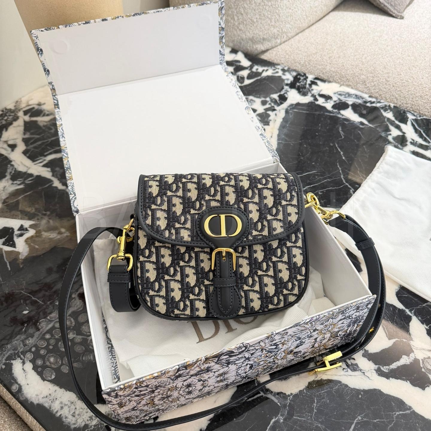 디올 바비 월렛백