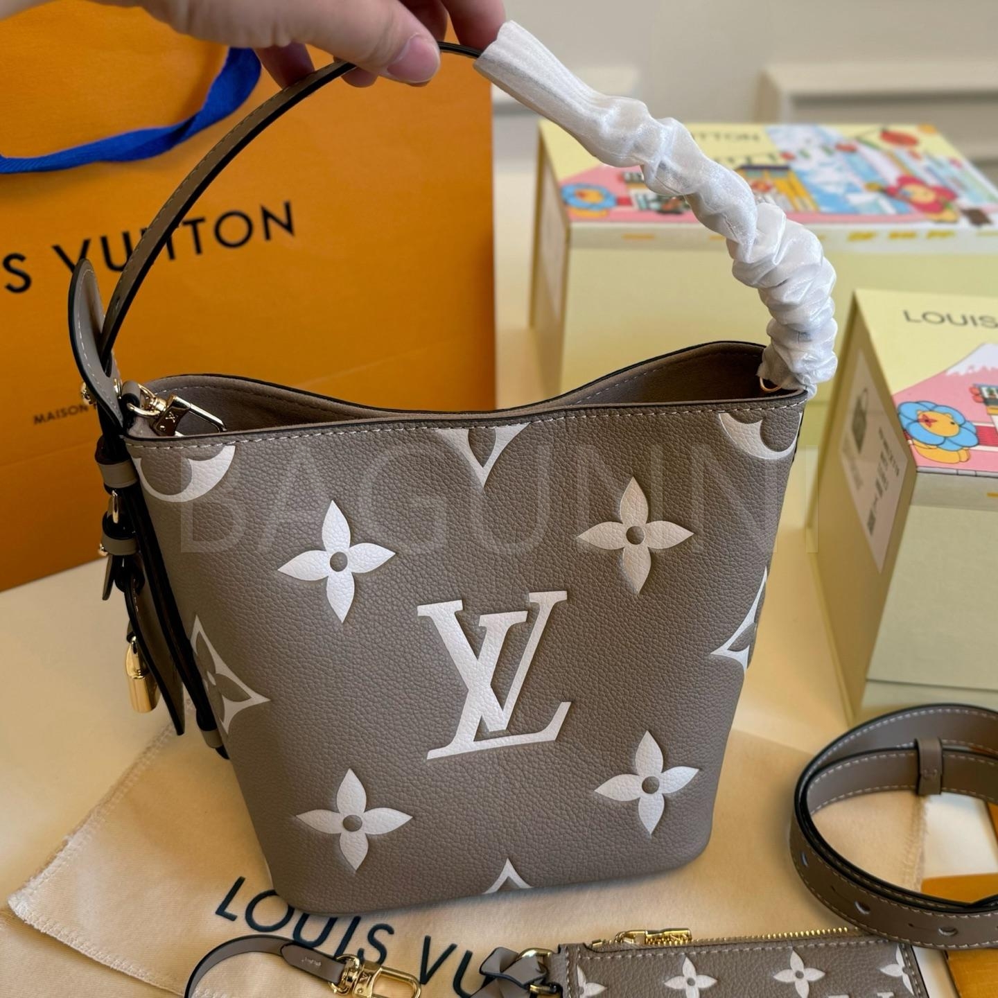 루이비통 드로스트링 버킷 백