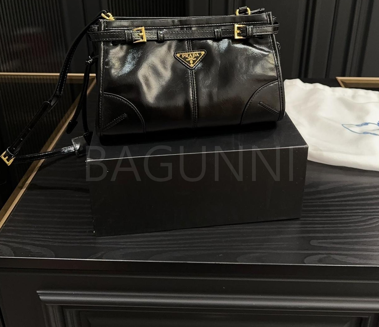 프라다 소프트 럭스 크로스백