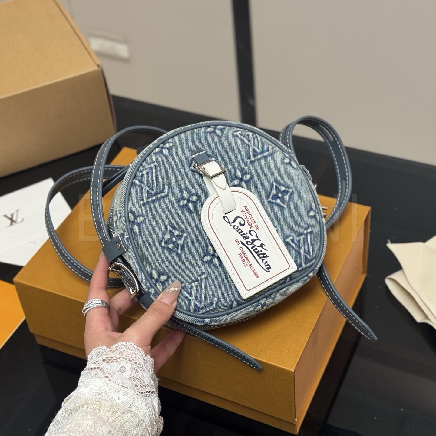 루이비통 데님 원형 숄더백