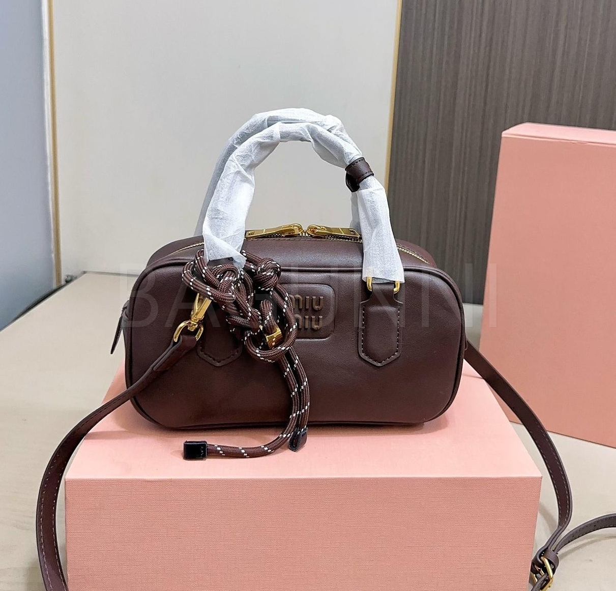 미우미우 볼링백