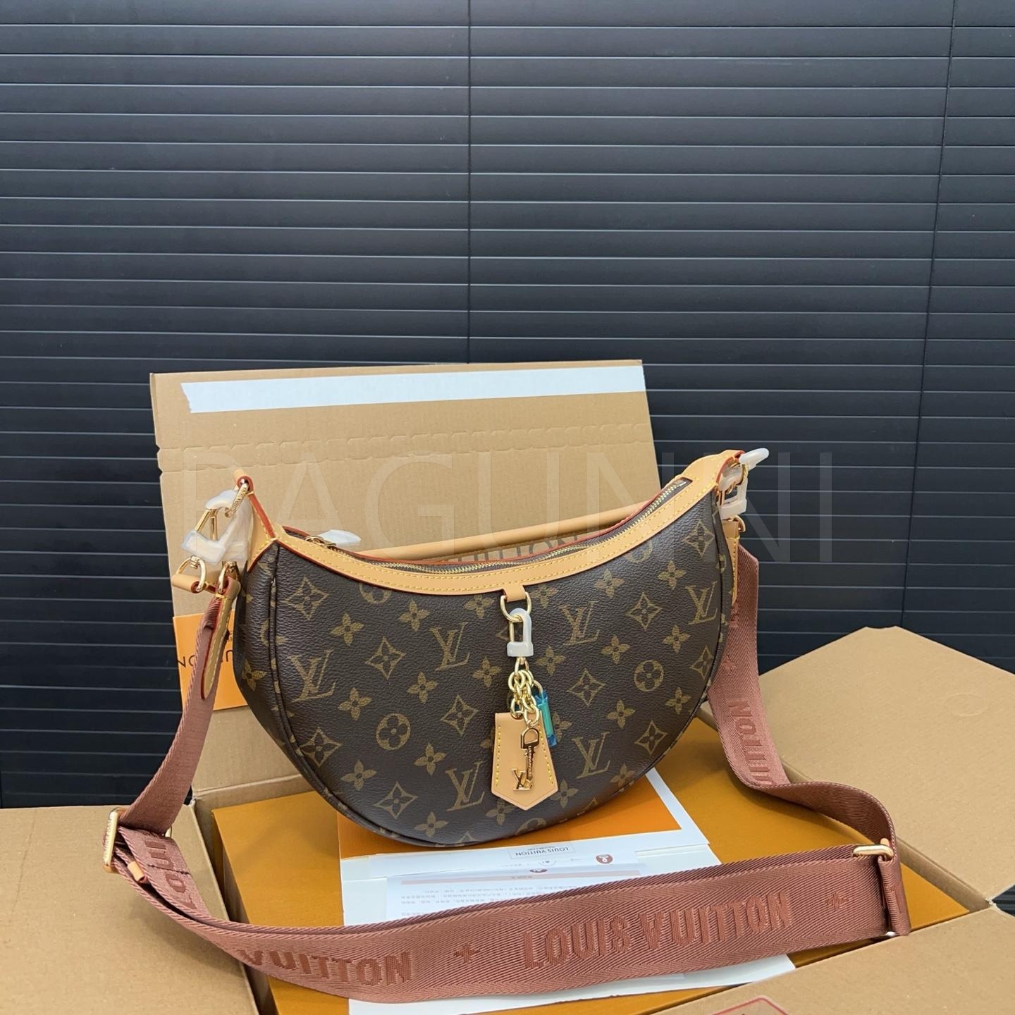 루이비통 루프 숄더백