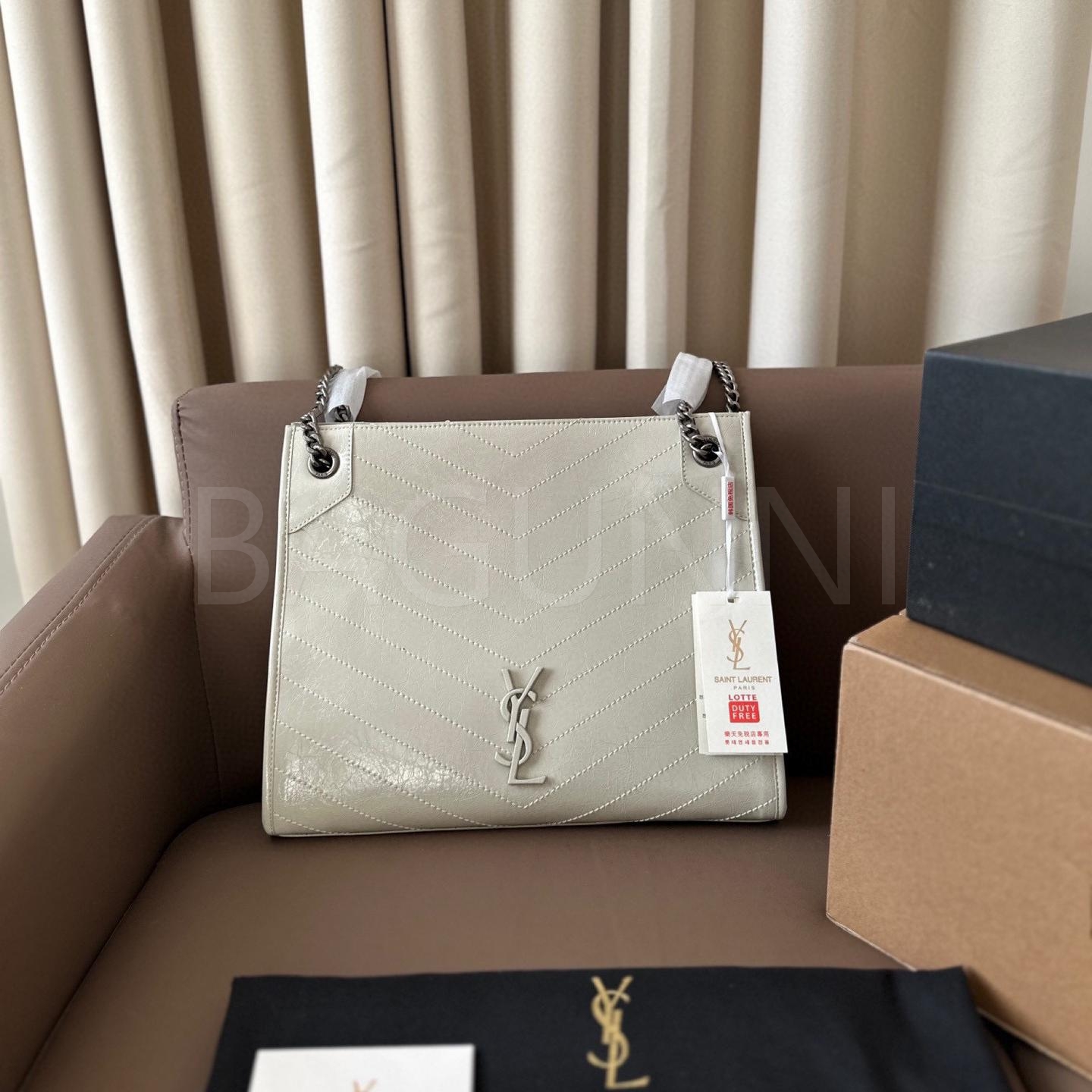 YSL 니키 숄더백
