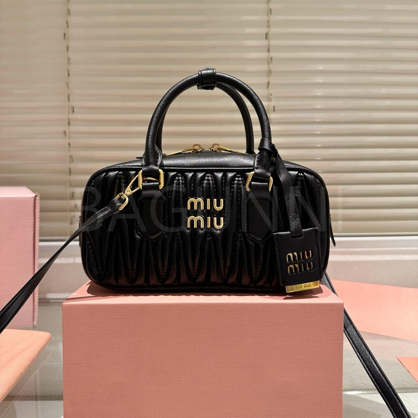 미우미우 볼링백