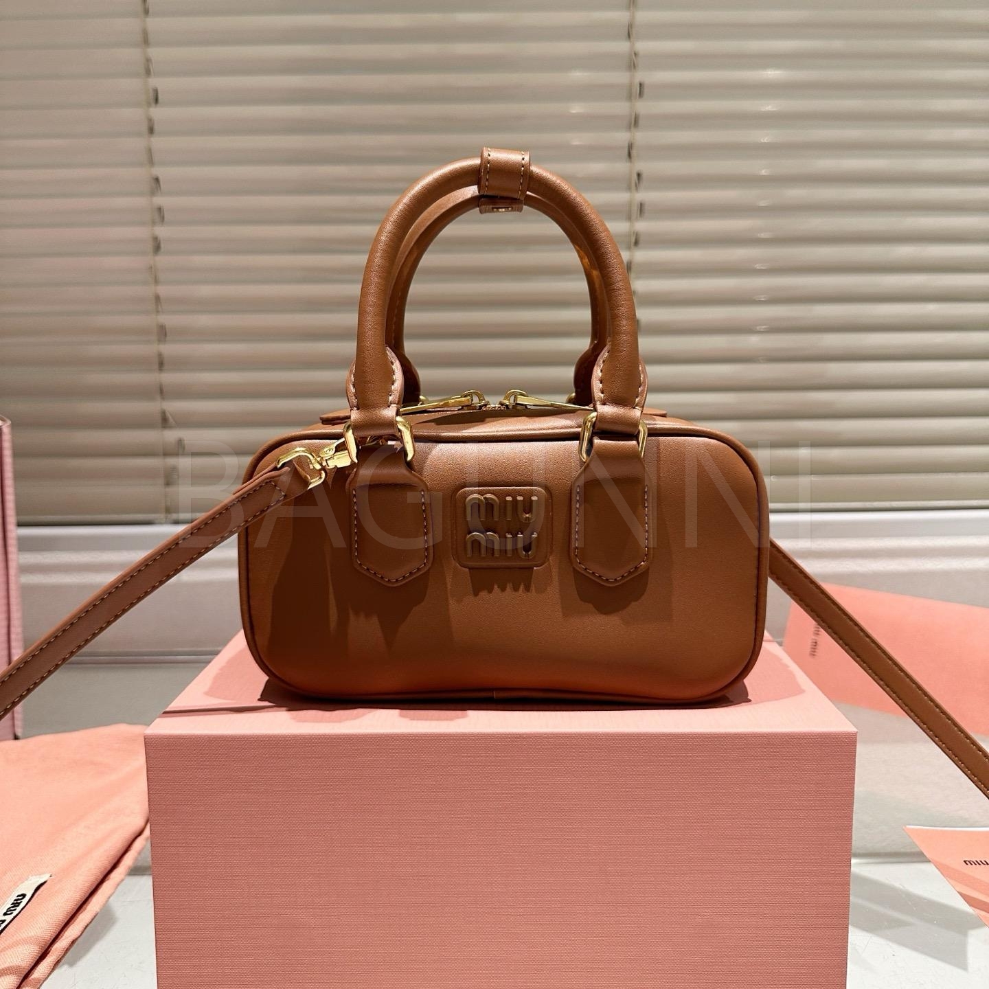 미우미우 미니 카메라백