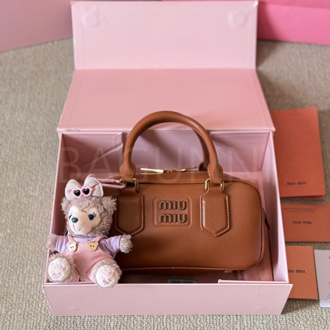 미우미우 미니 숄더백