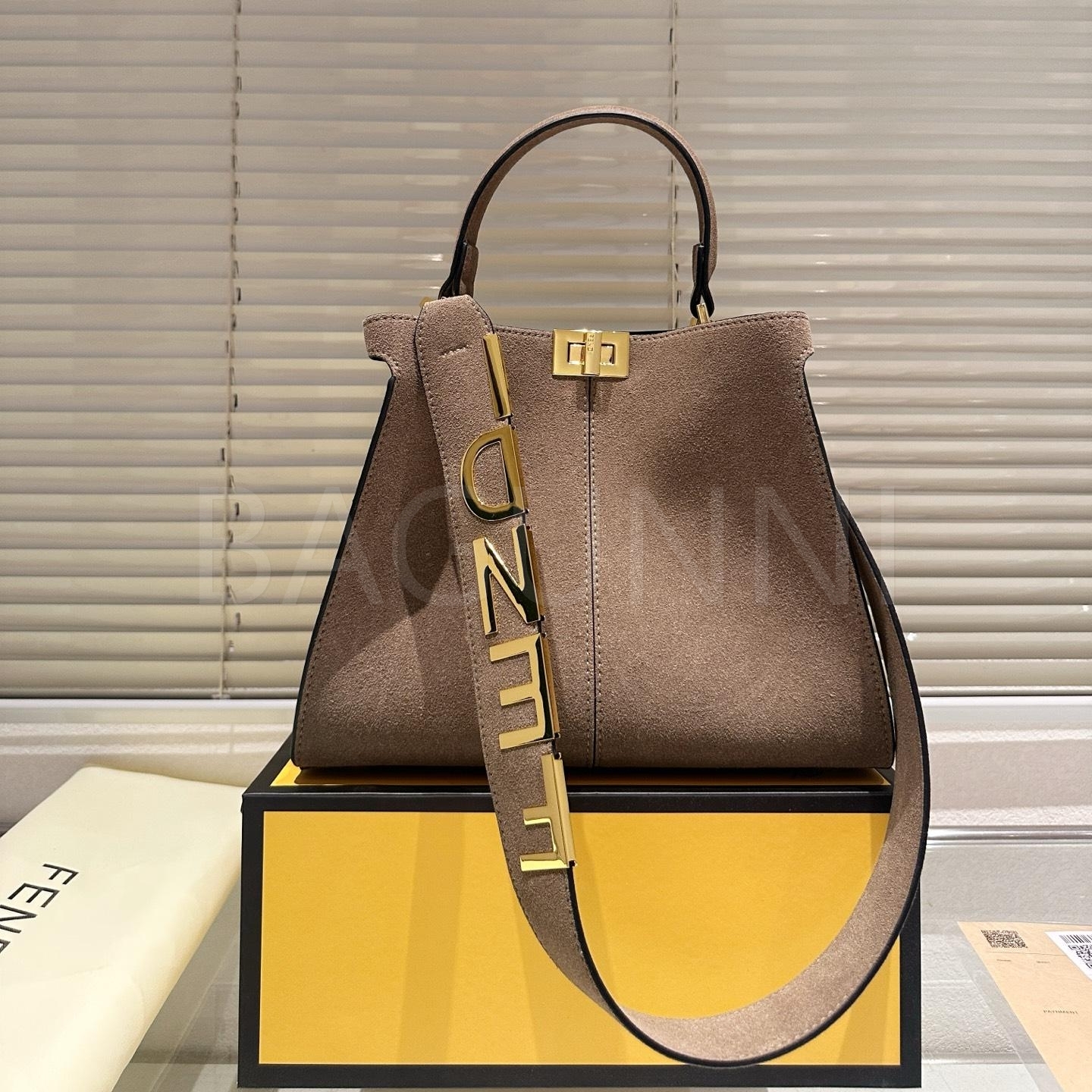 펜디 피카부 X-라이트 스웨이드 탑핸들백