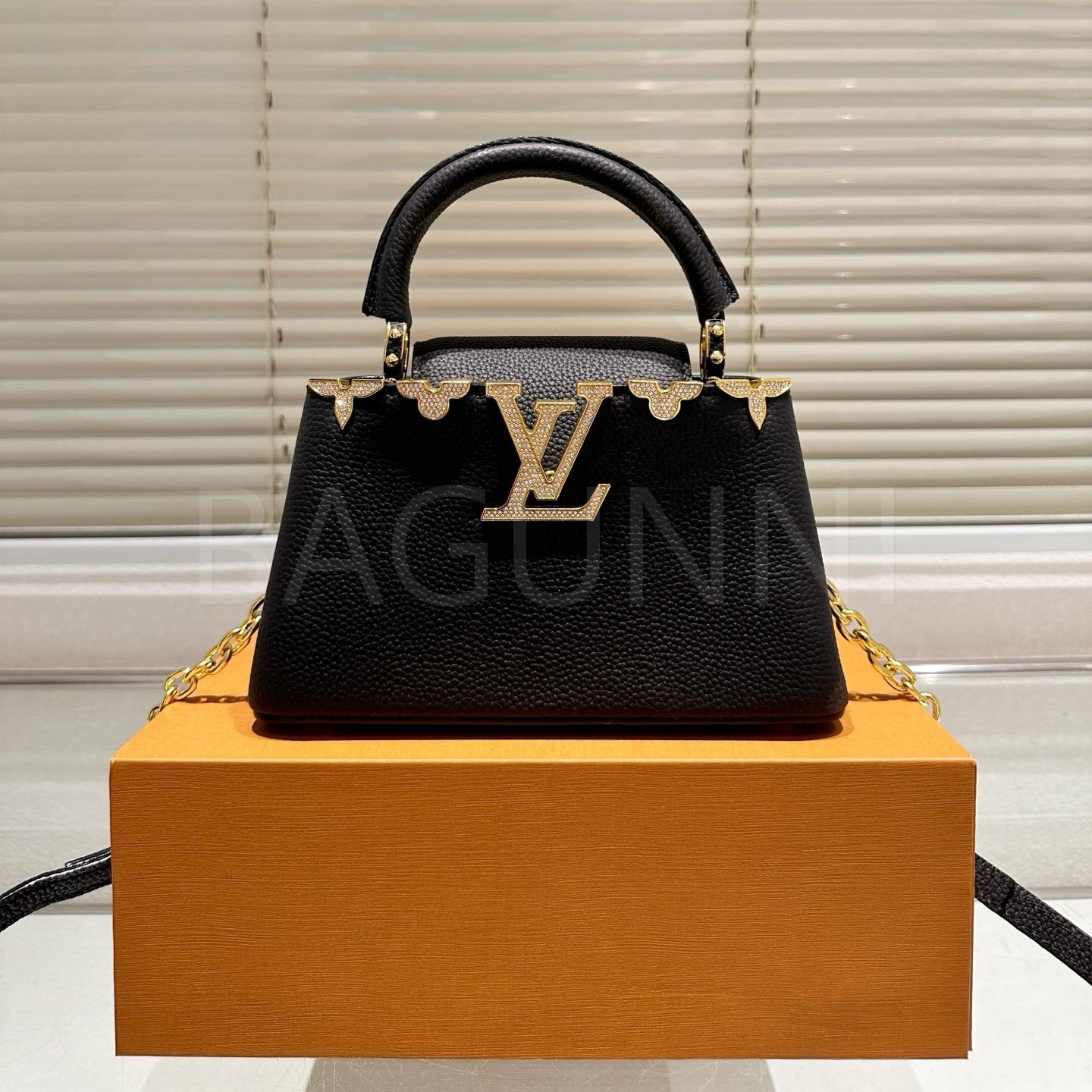 루이비통 카퓌신 미니 탑핸들백