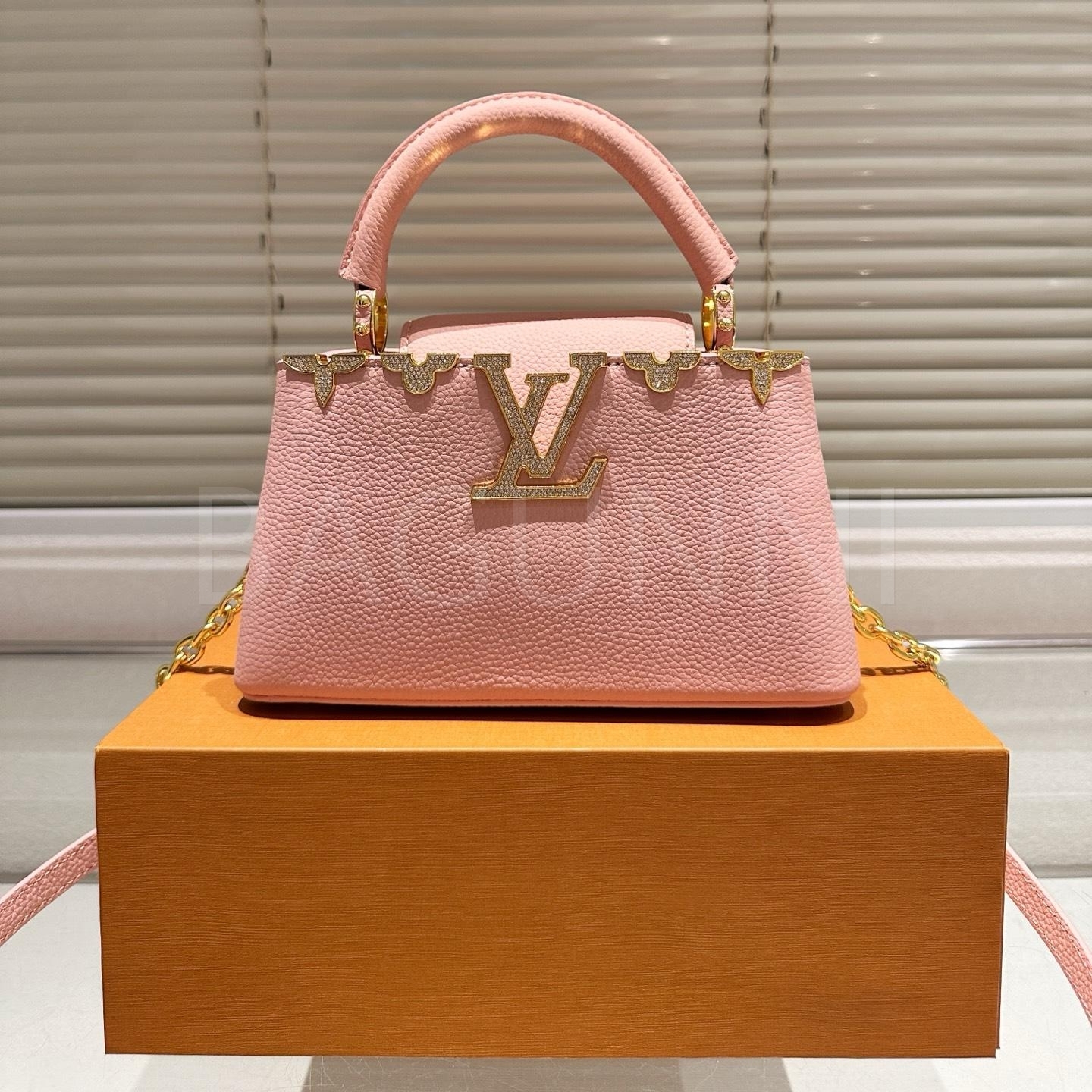 루이비통 카퓌신 미니 탑핸들백