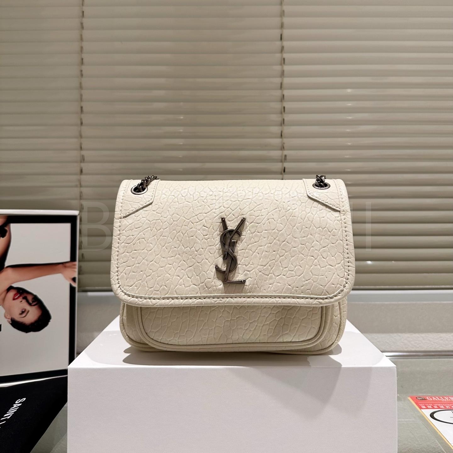 YSL 니키 숄더백