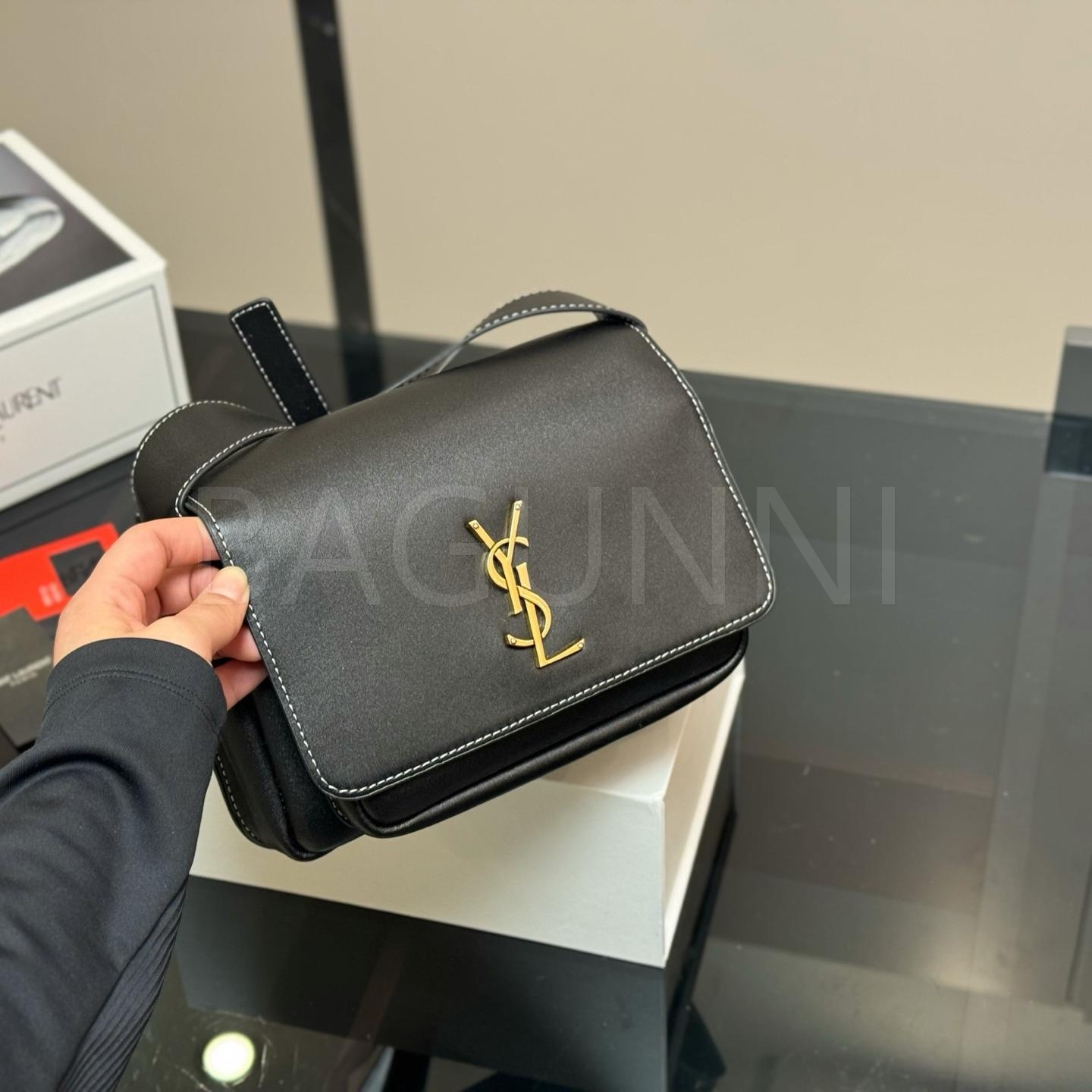 YSL 니키 숄더백