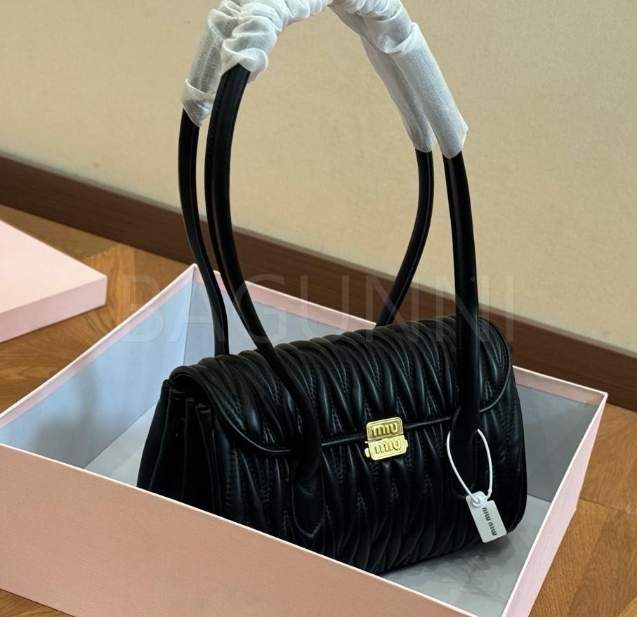 미우미우 바게트 숄더백