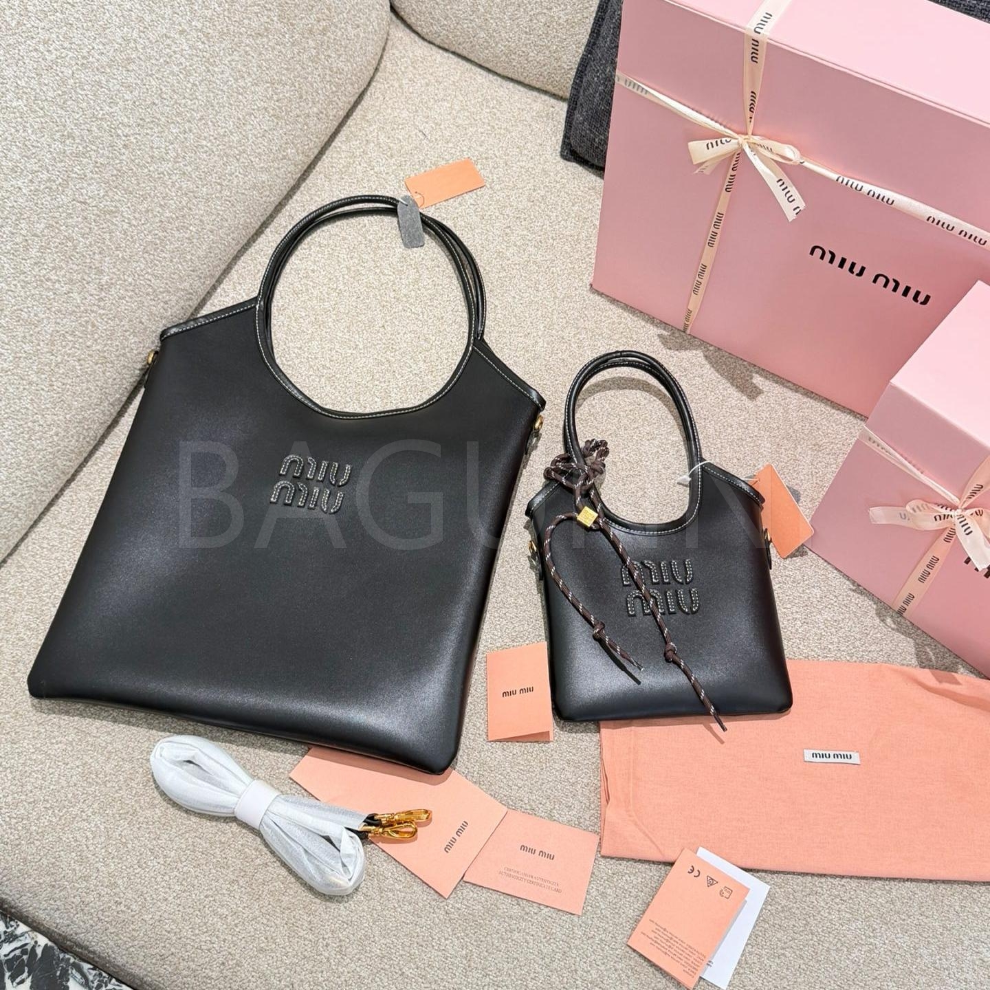 미우미우 레더 토트백