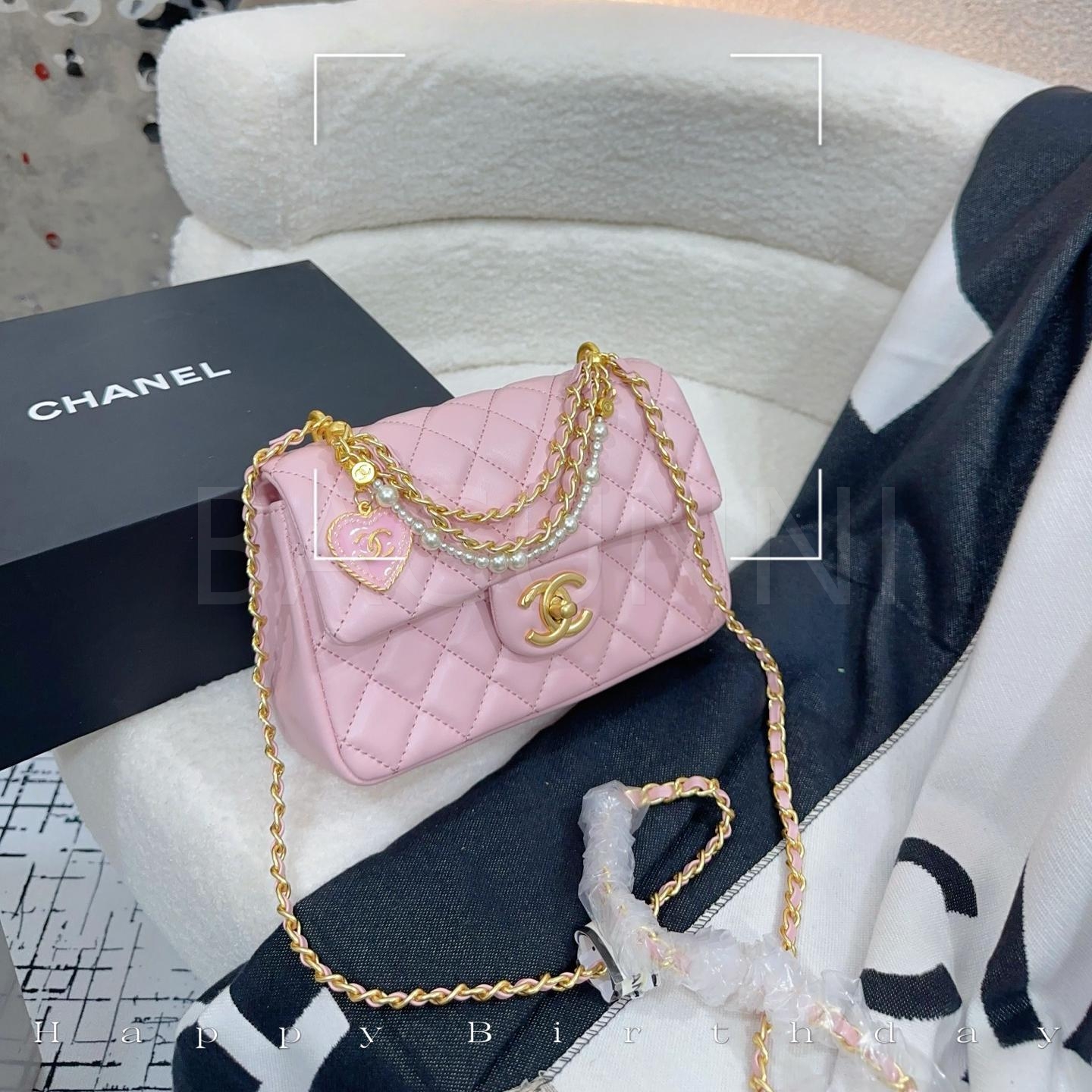 샤넬 클래식 플랩 펄 체인 미니백