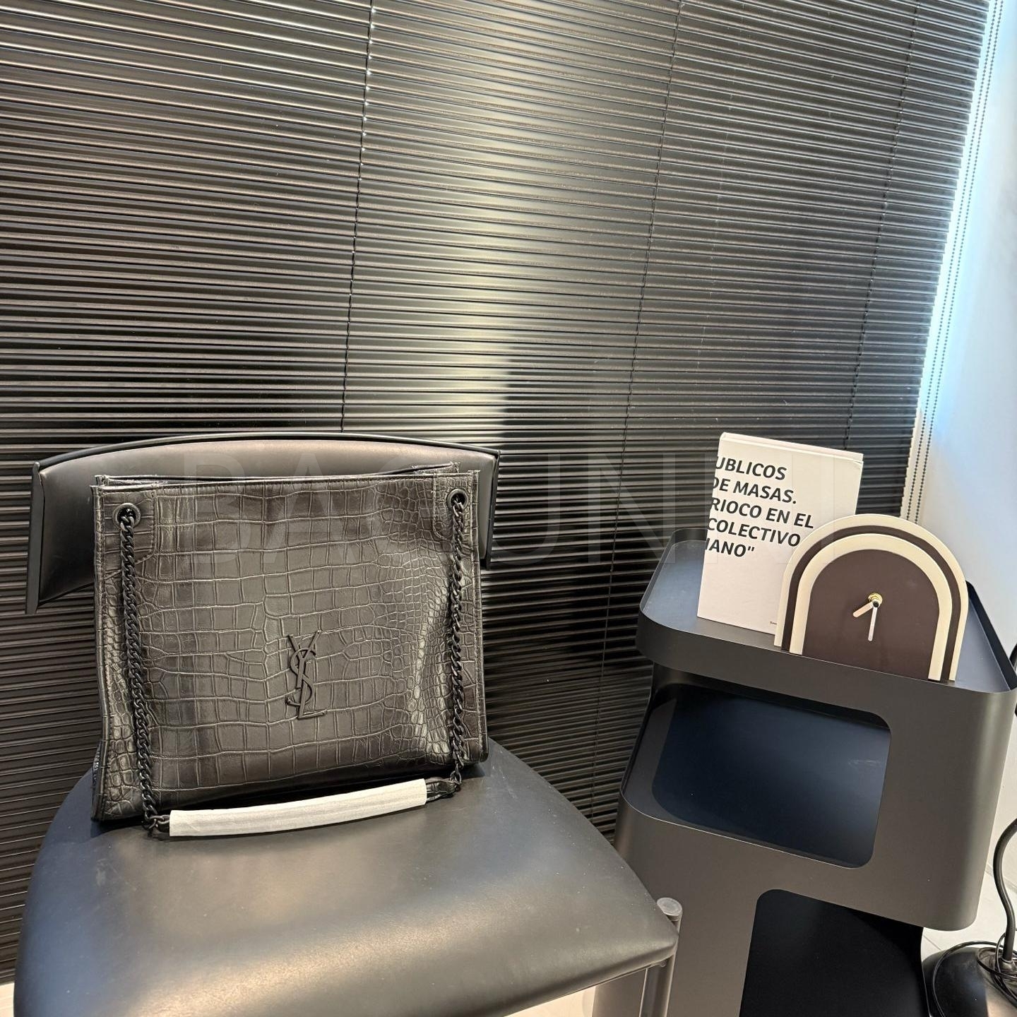 YSL 니키 숄더백