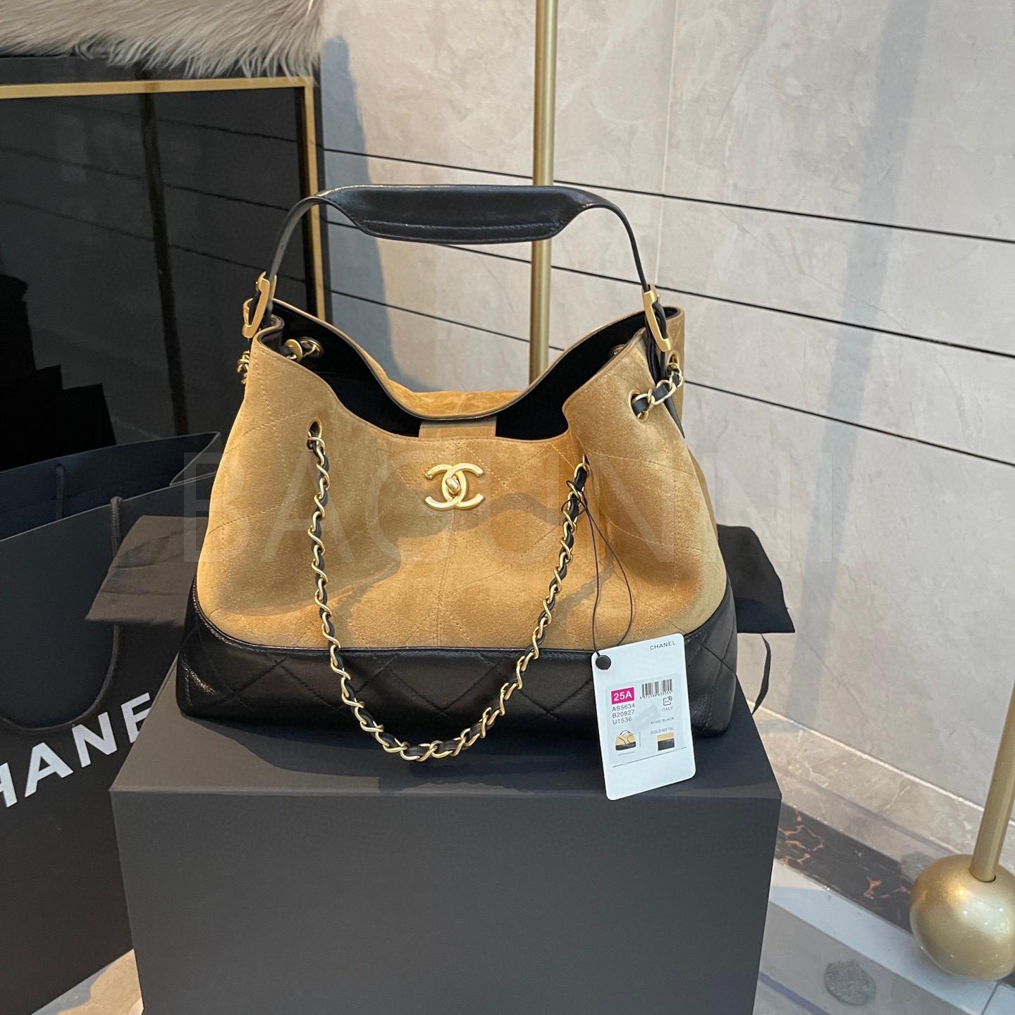 샤넬 23C 스웨이드 호보 백