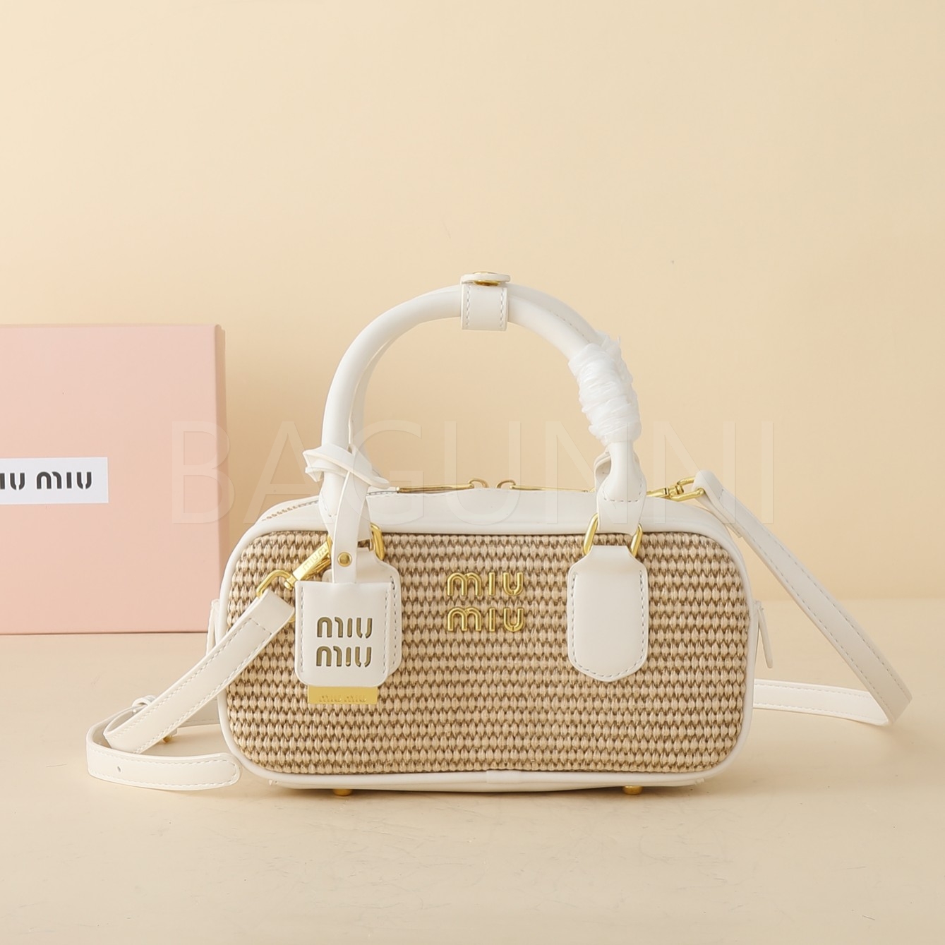 미우미우 로고 보스턴백