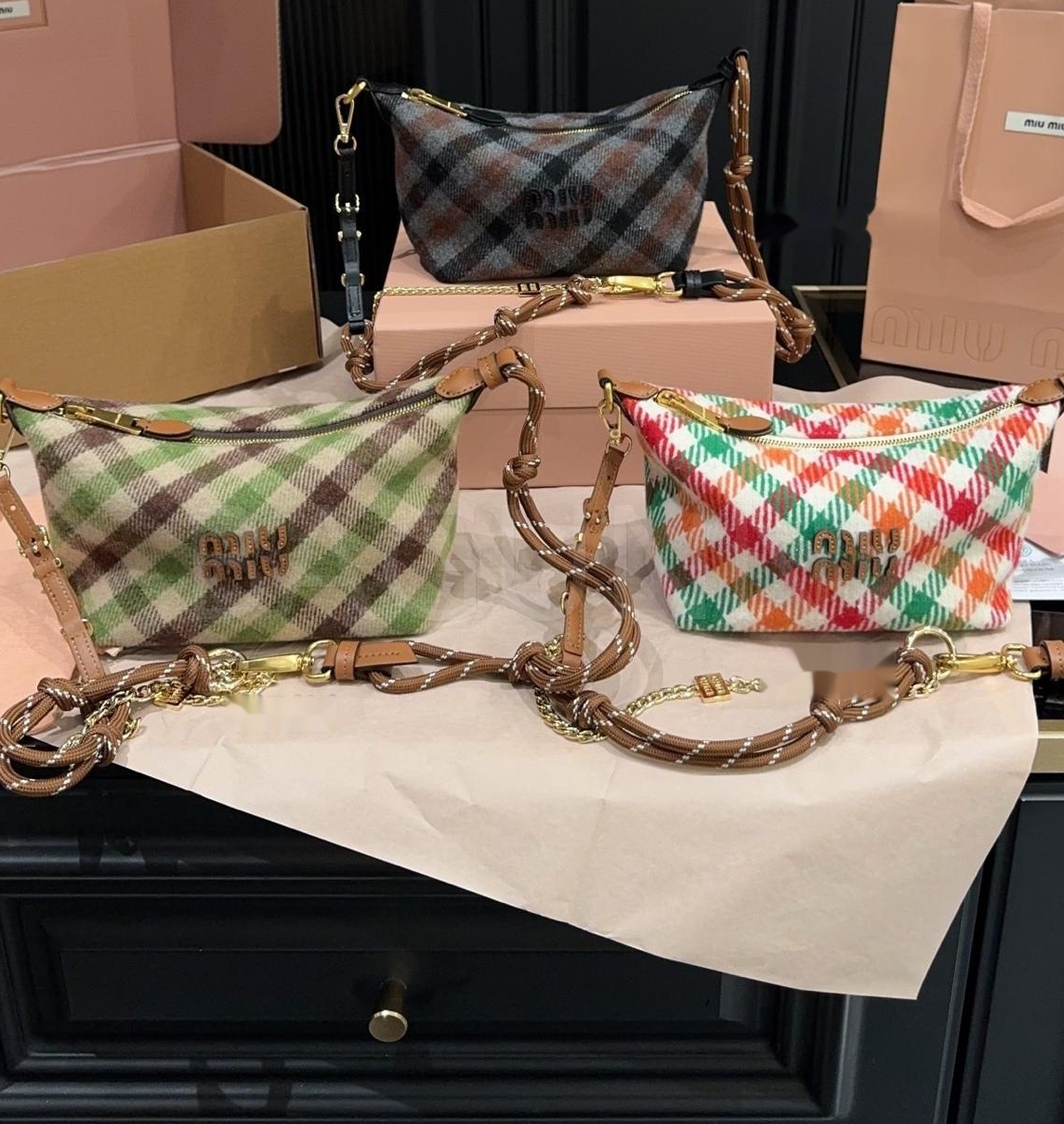 미우미우 체크 울 박스 숄더백