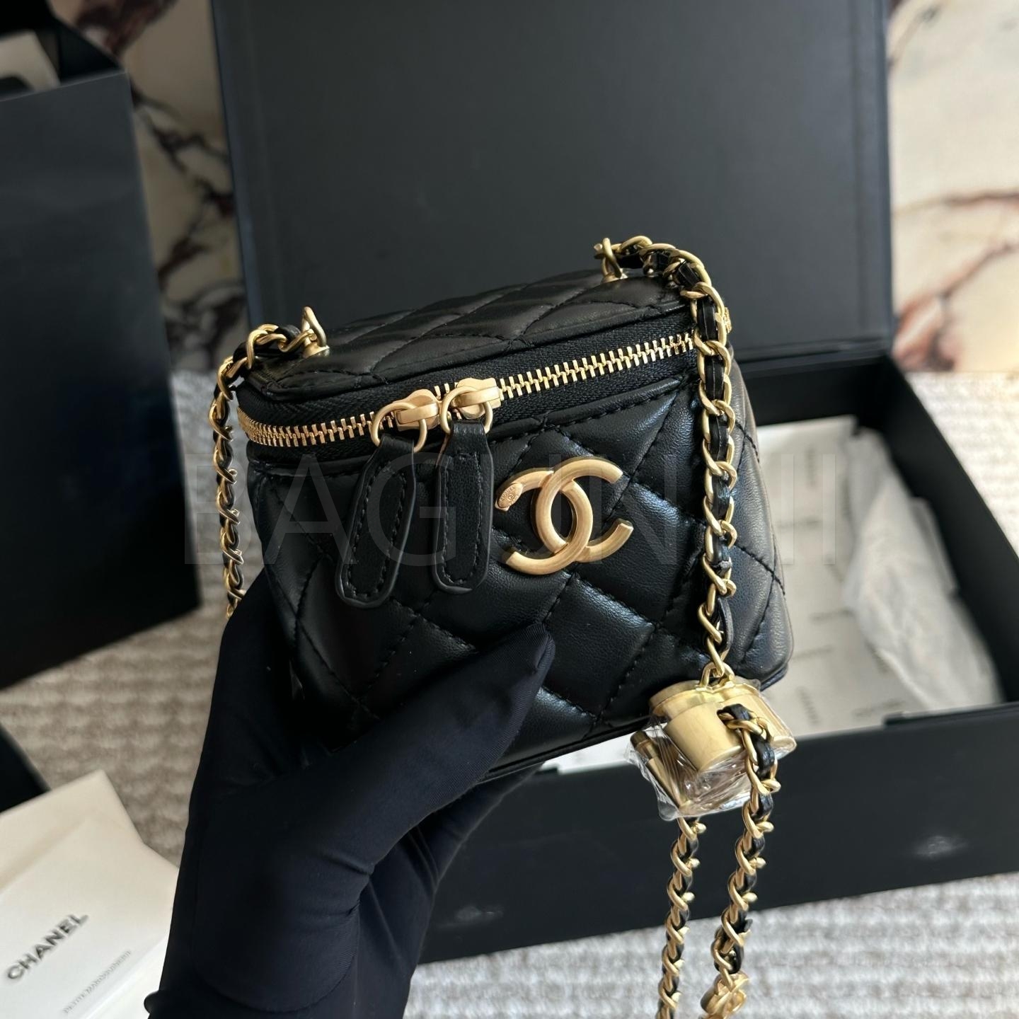 샤넬 금볼 박스 백