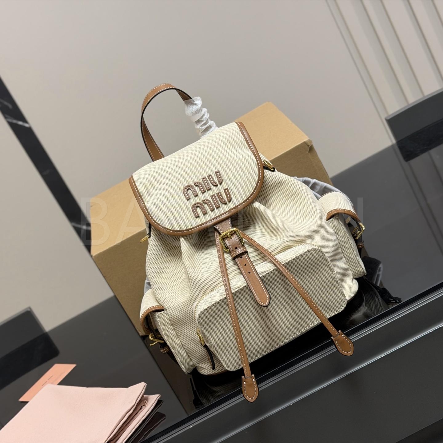 미우미우 로고 캔버스 백팩