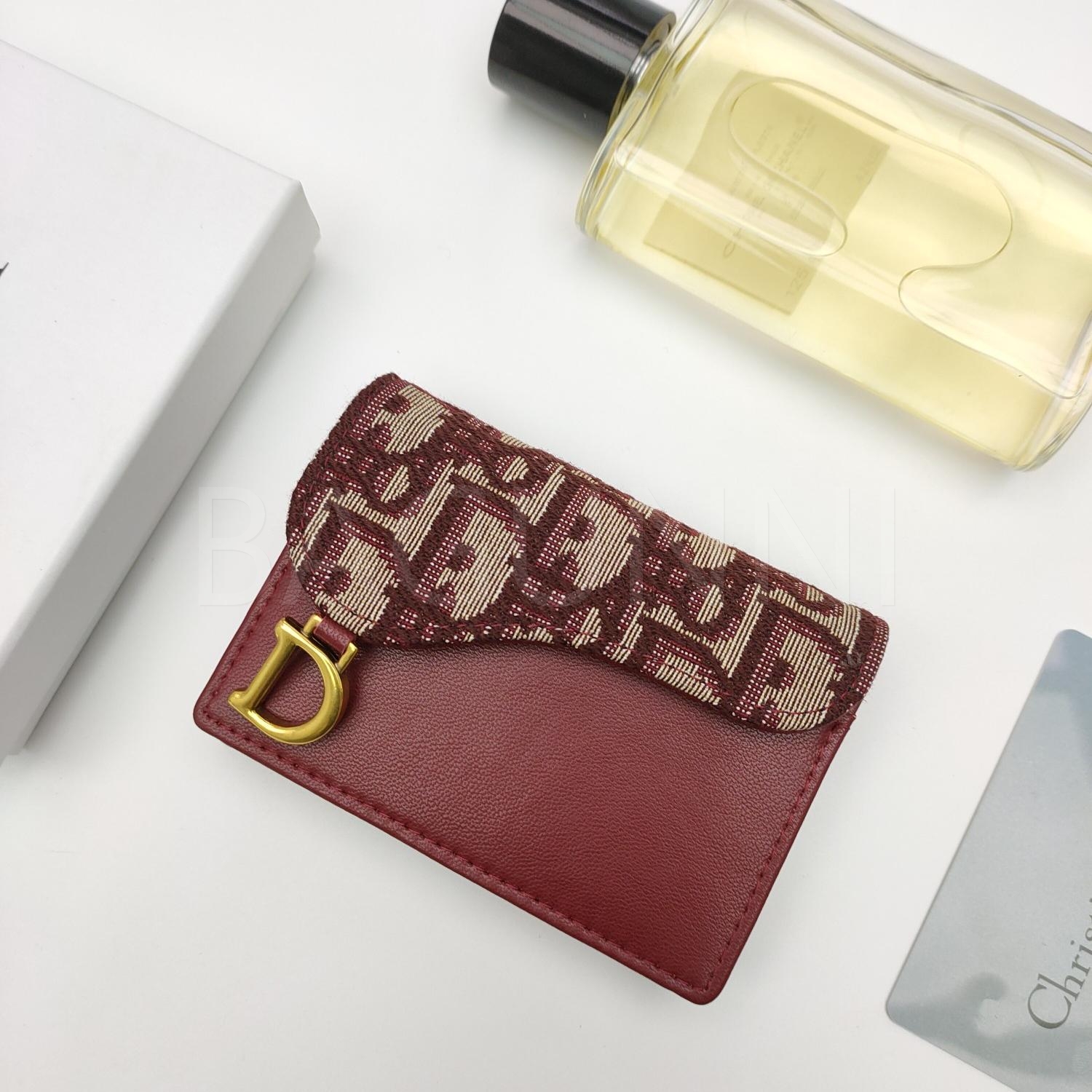 디올 카드홀더