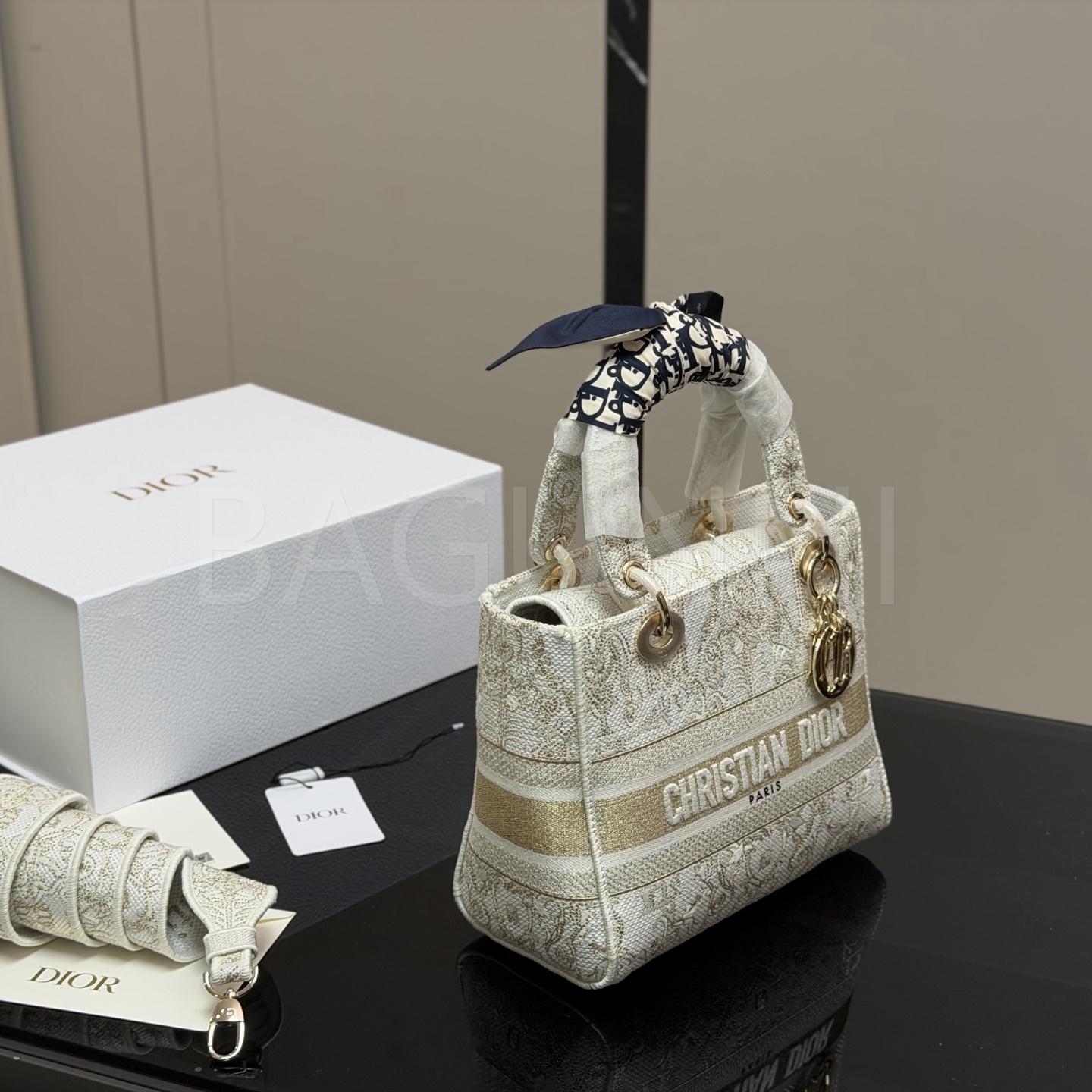 디올 오블리크 새들 숄더백